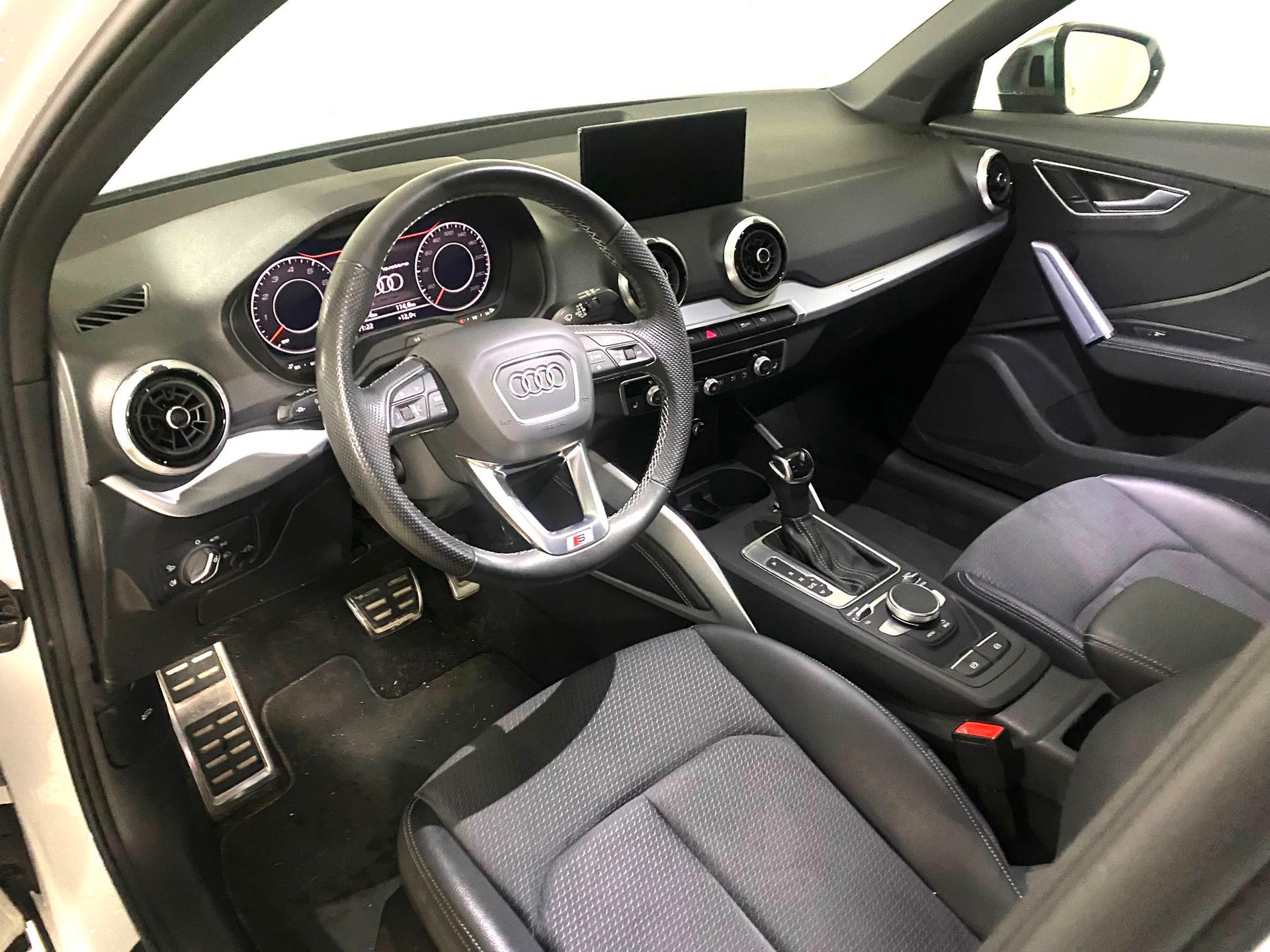 AUDI 2.0 TFSI quattro S-Tronic-image-4