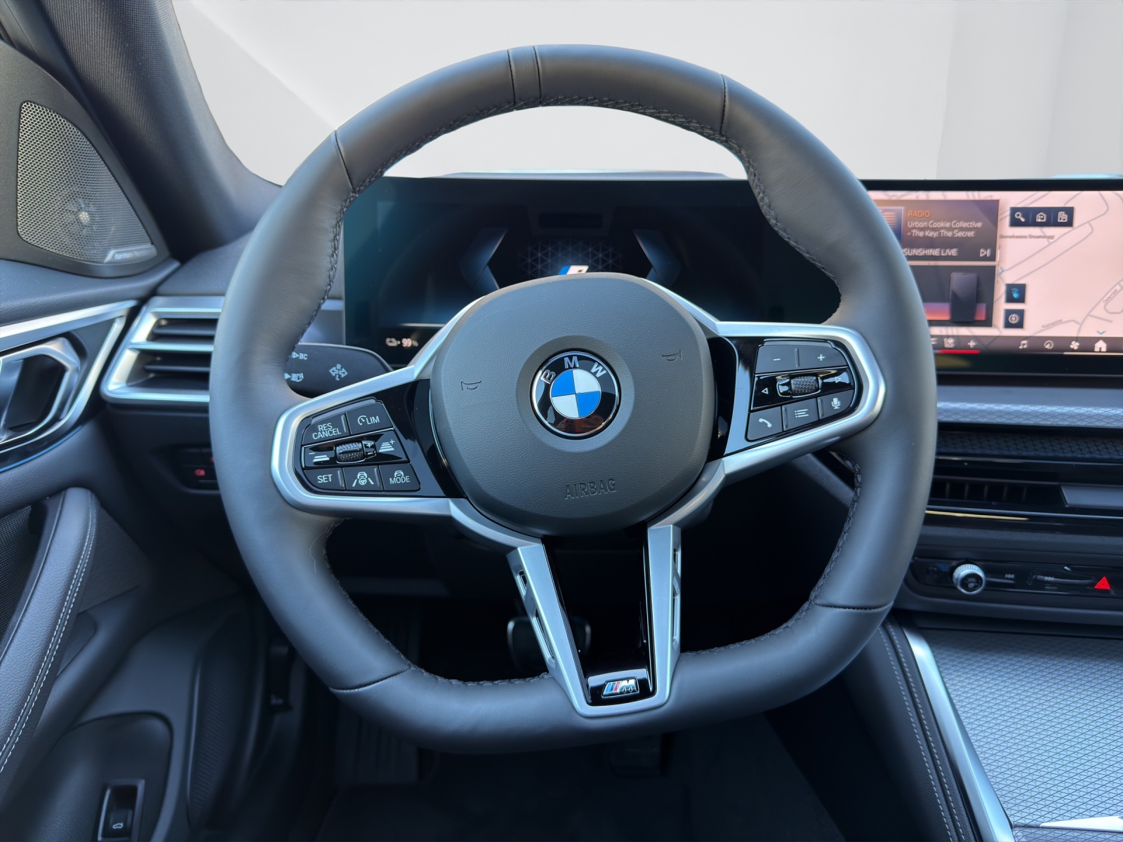 BMW i4 xDrive40-image-15