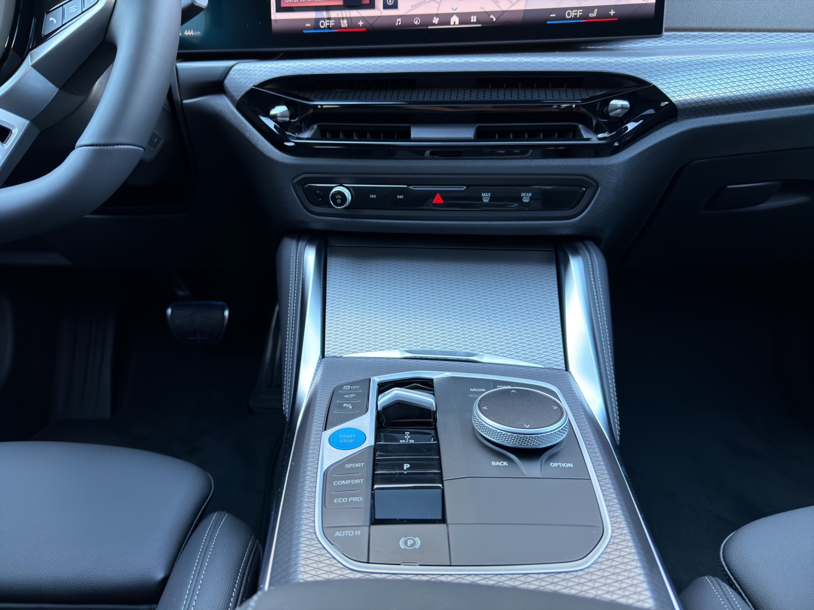 BMW i4 xDrive40-image-16