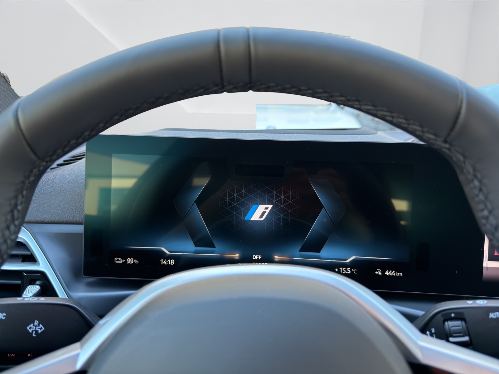 BMW i4 xDrive40-image-17