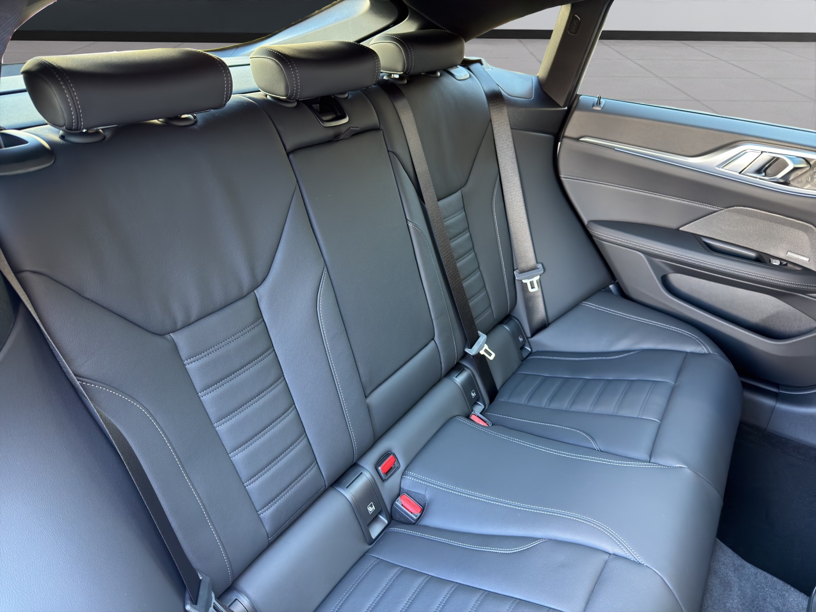 BMW i4 xDrive40-image-13