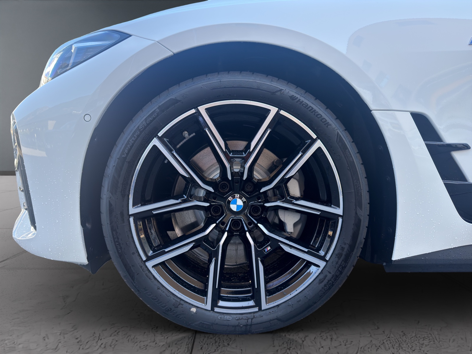 BMW i4 xDrive40-image-7
