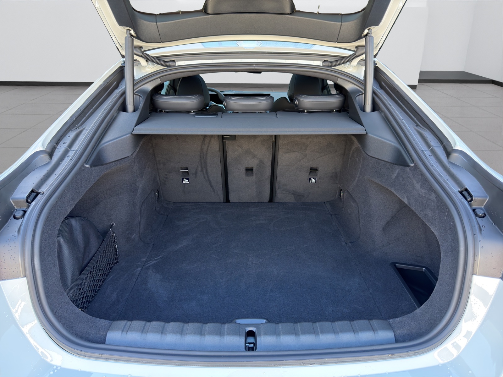 BMW i4 xDrive40-image-11
