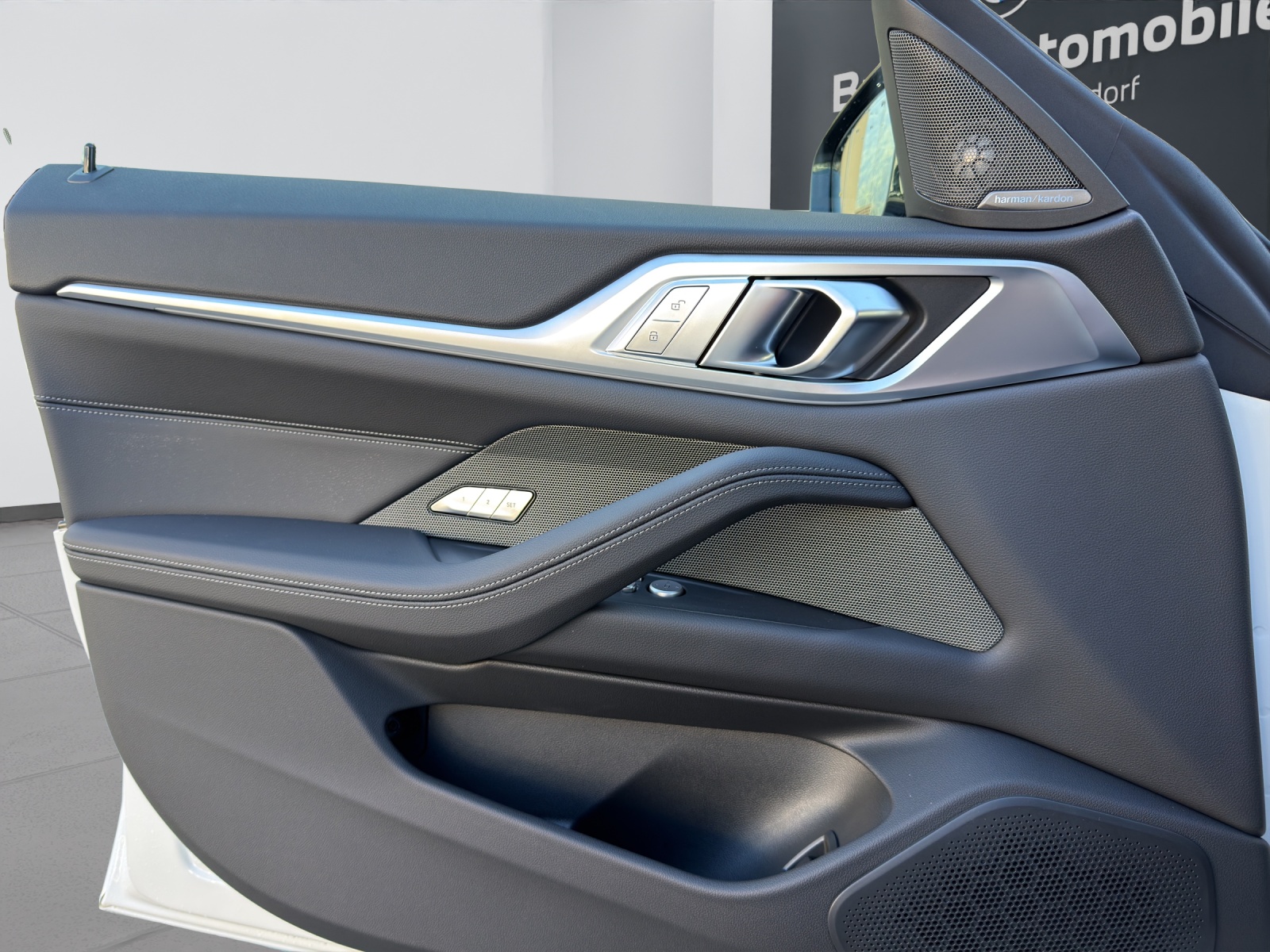 BMW i4 xDrive40-image-18