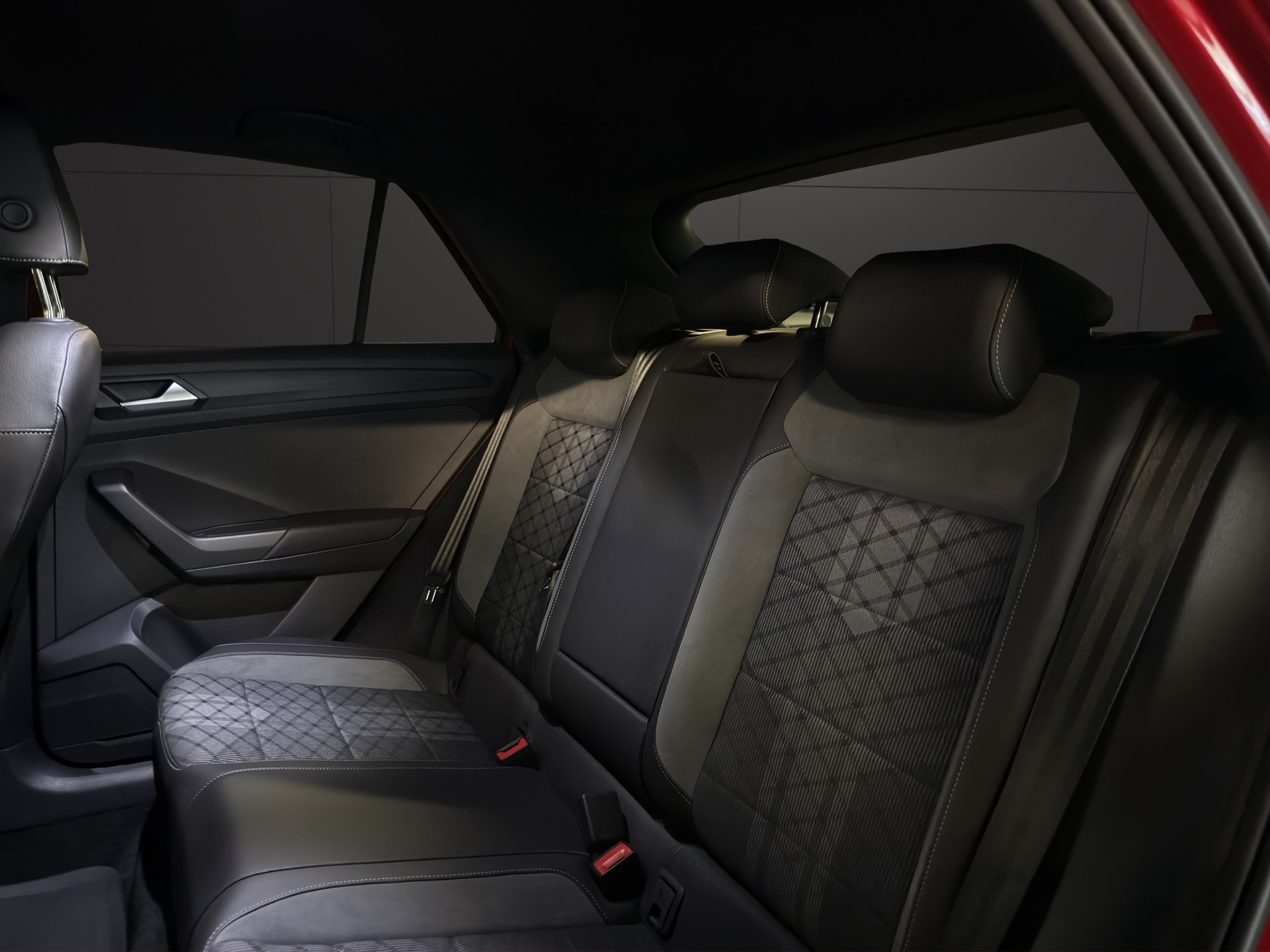 VW T-Roc 2.0 TSI R-Line DSG 4Motion-image-11