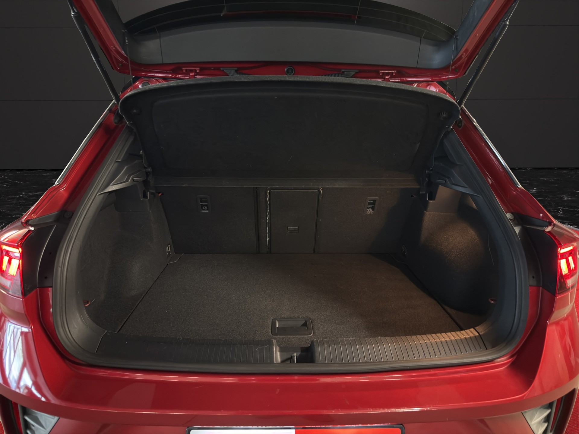 VW T-Roc 2.0 TSI R-Line DSG 4Motion-image-12
