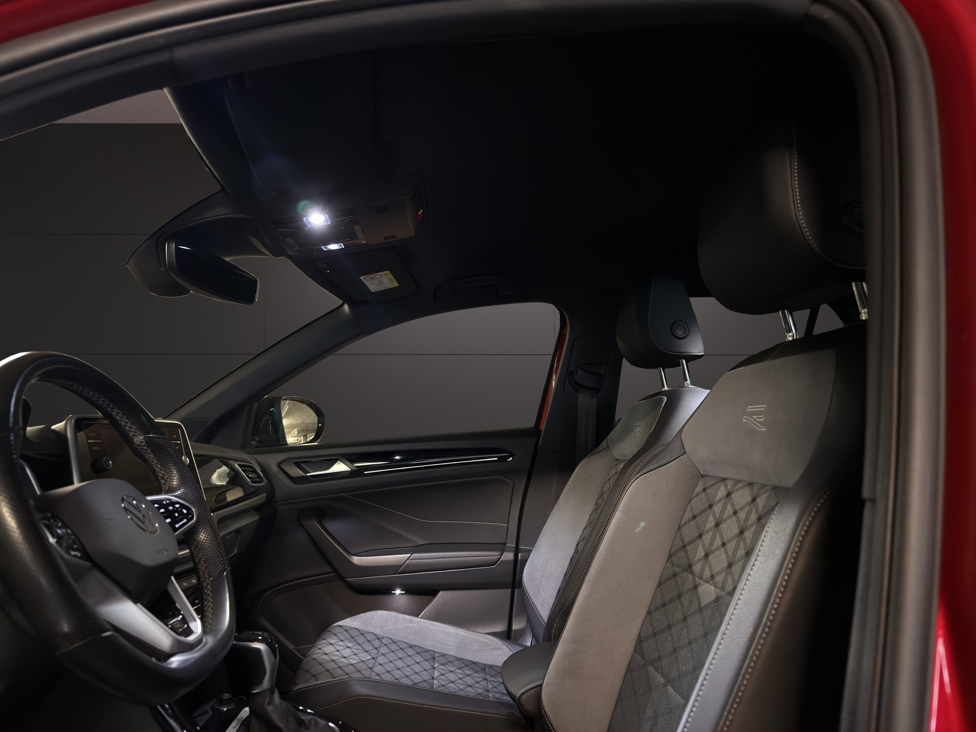 VW T-Roc 2.0 TSI R-Line DSG 4Motion-image-8