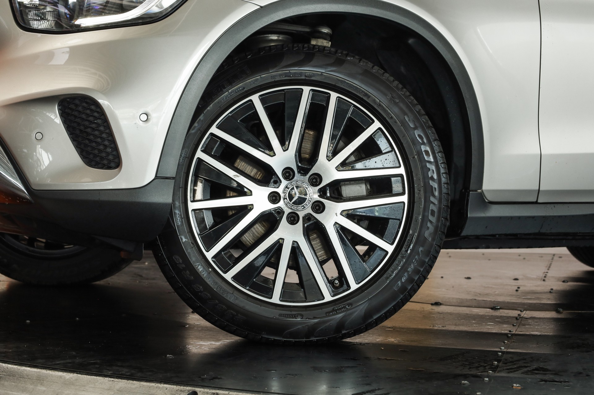 MERCEDES-BENZ GLC 300 d Off-Road 4Matic 9G-Tronic • Argent Mojave •AIR BODY CONTROL • Pack Premium Plus-image-9