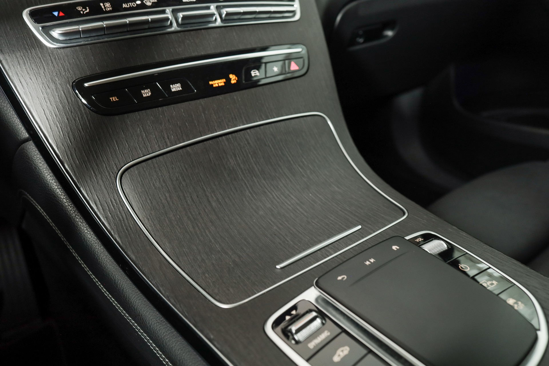 MERCEDES-BENZ GLC 300 d Off-Road 4Matic 9G-Tronic • Argent Mojave •AIR BODY CONTROL • Pack Premium Plus-image-27