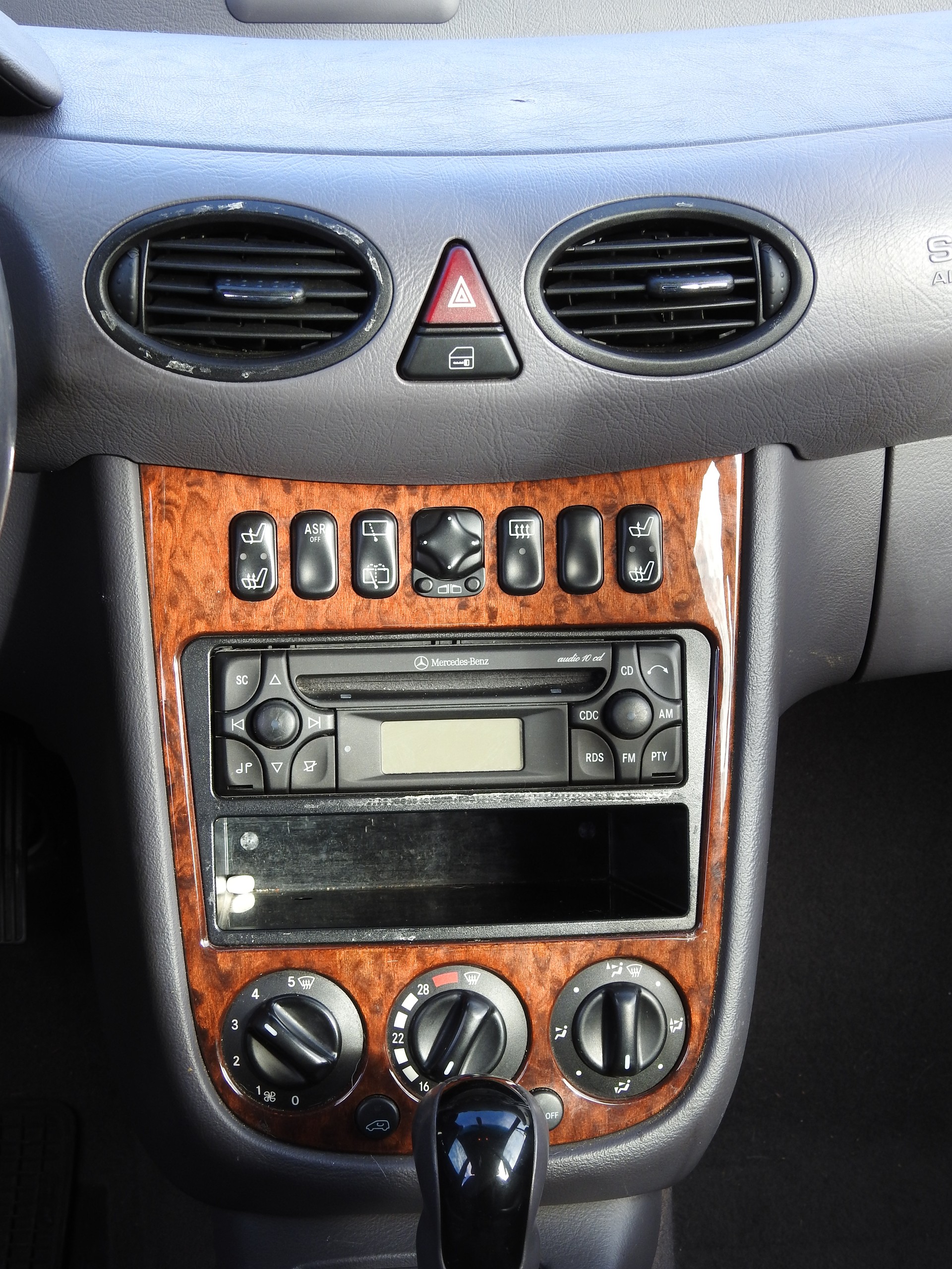 MERCEDES-BENZ A 190 L Avantgarde-image-16