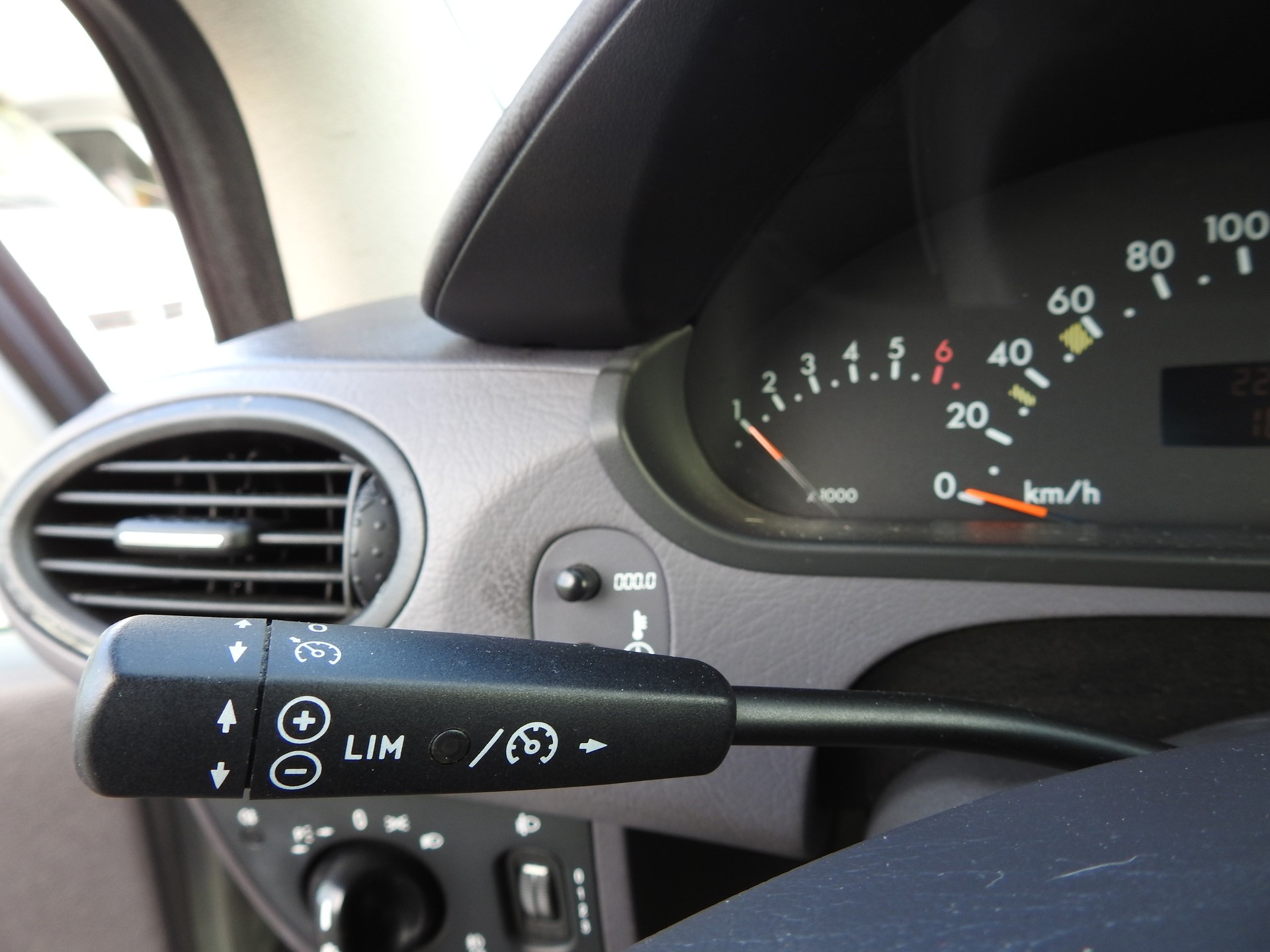 MERCEDES-BENZ A 190 L Avantgarde-image-21