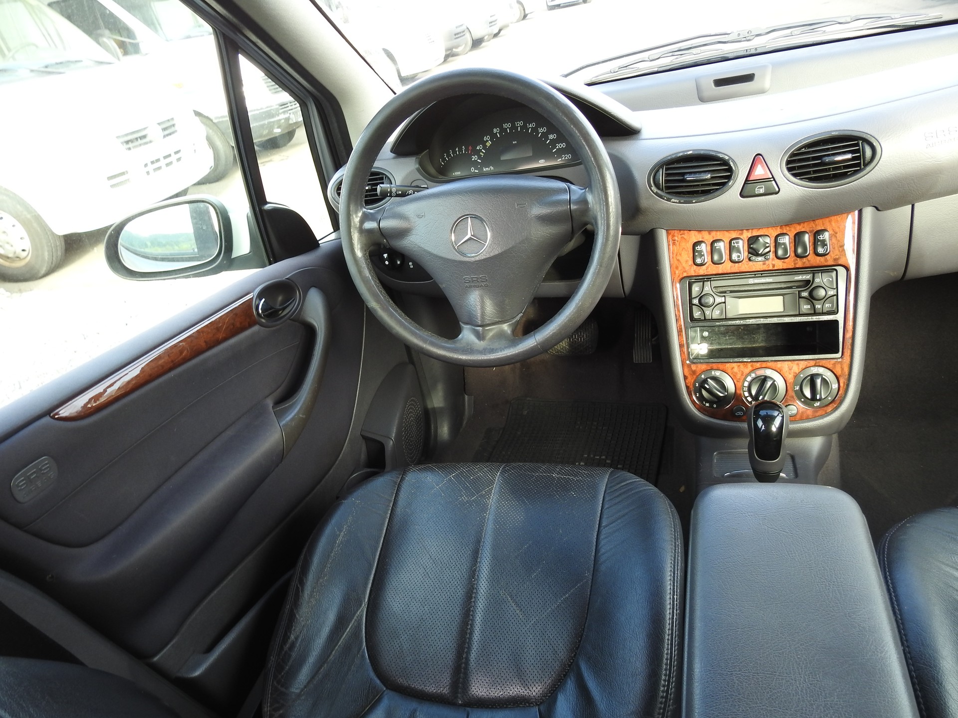 MERCEDES-BENZ A 190 L Avantgarde-image-18