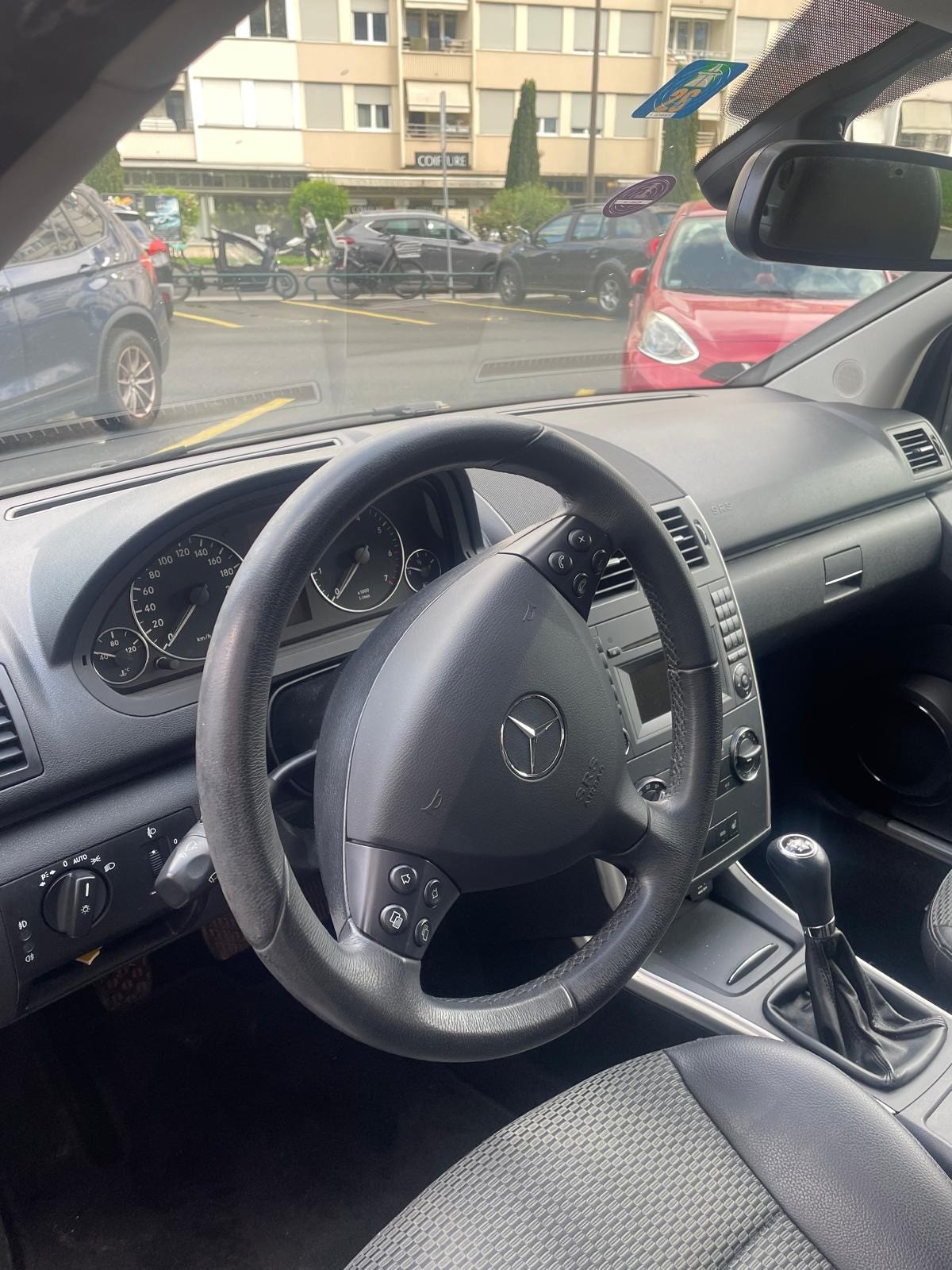 MERCEDES-BENZ A 180 BlueEF Classic-image-3