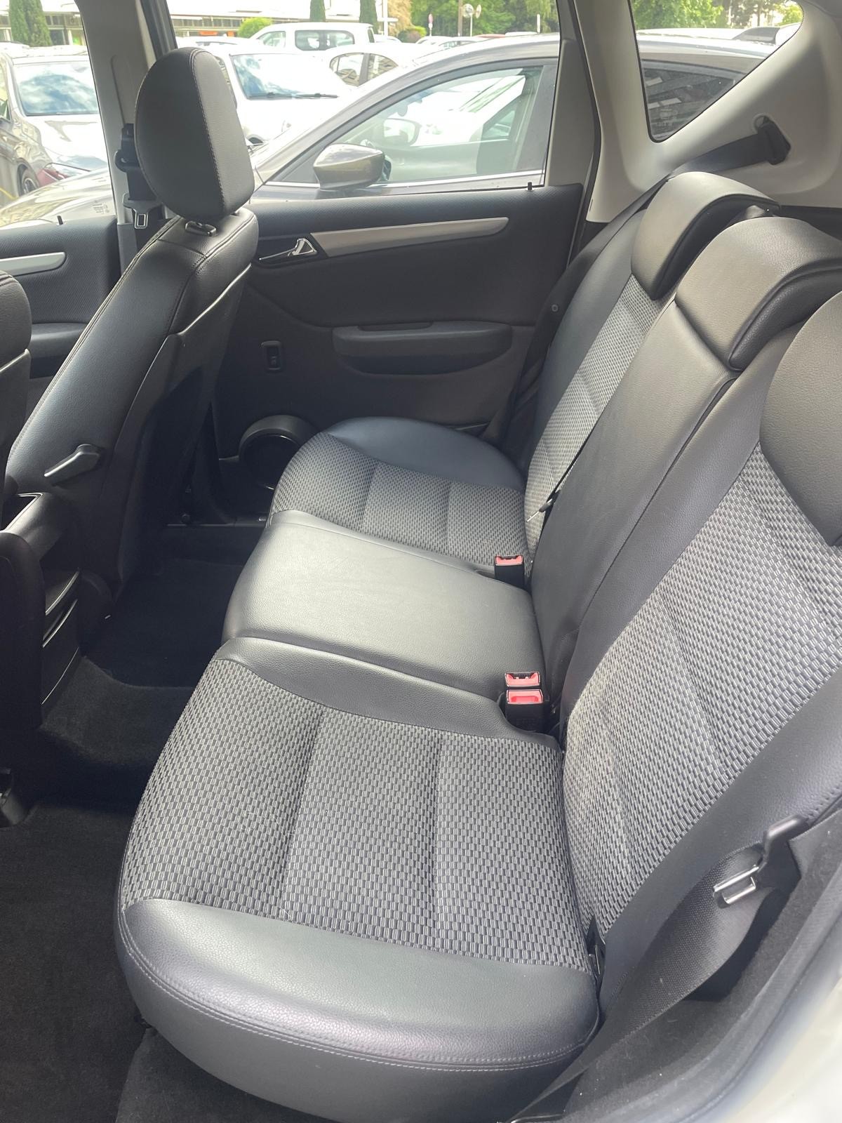 MERCEDES-BENZ A 180 BlueEF Classic-image-4