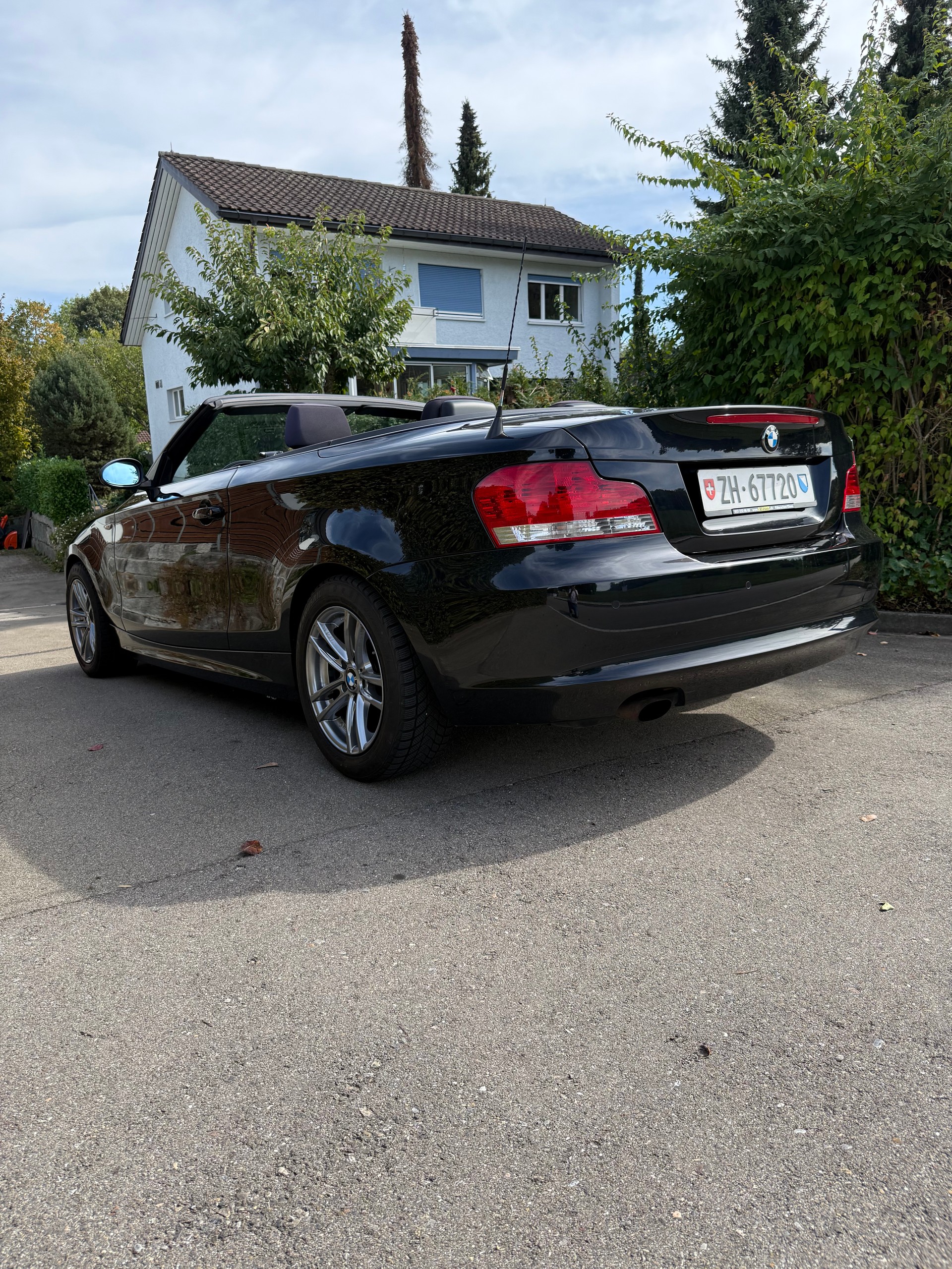 BMW 118i-image-1