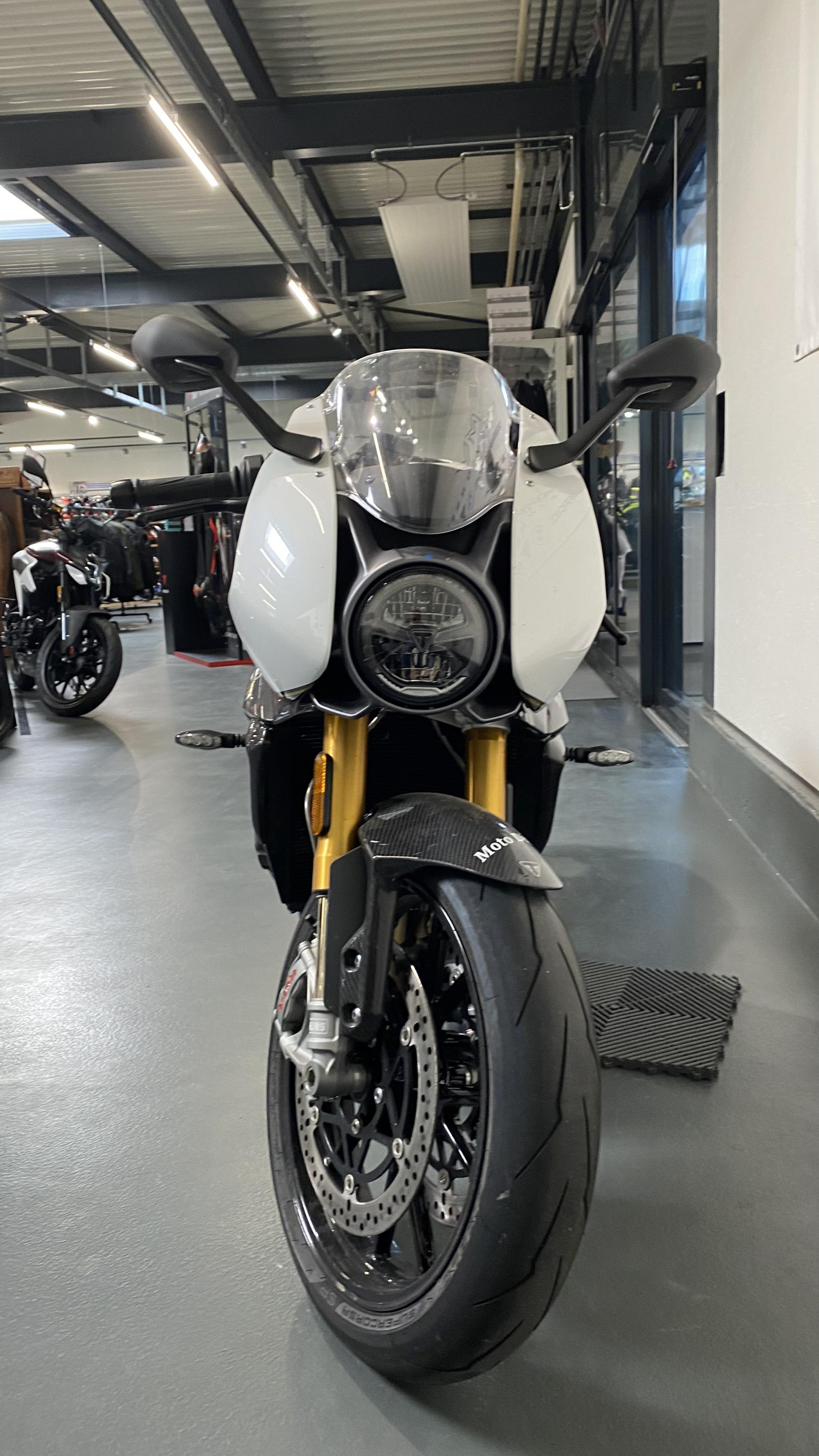 TRIUMPH Speed Triple 1200 RR-showroom-element-1
