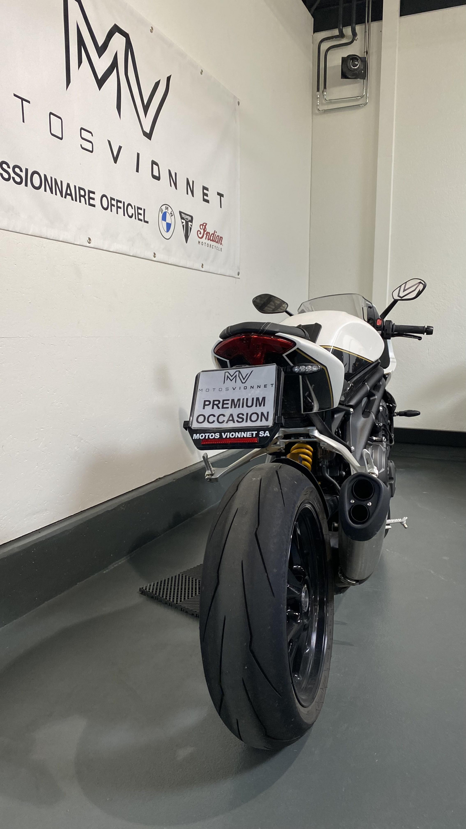 TRIUMPH Speed Triple 1200 RR-showroom-element-3