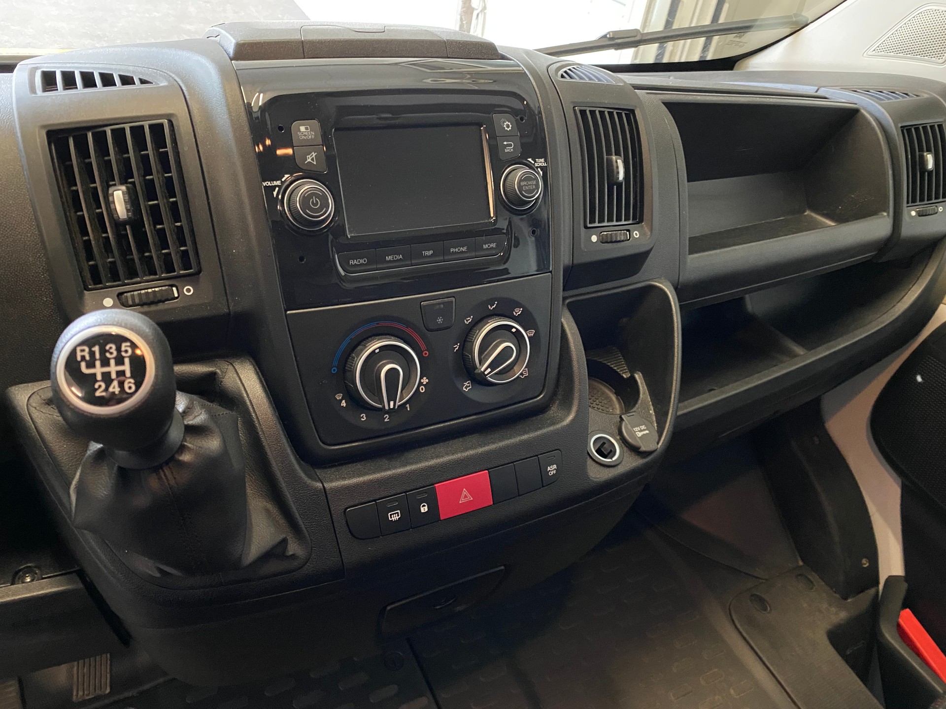 CITROEN Jumper 35 2.2 BlueHDi 140 L3H2-image-9