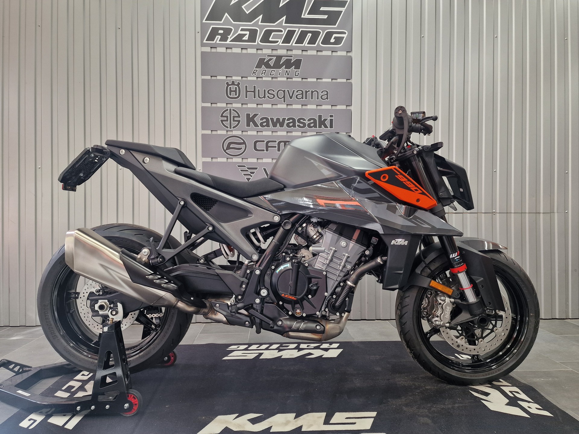 KTM 990 Duke-showroom-element-1