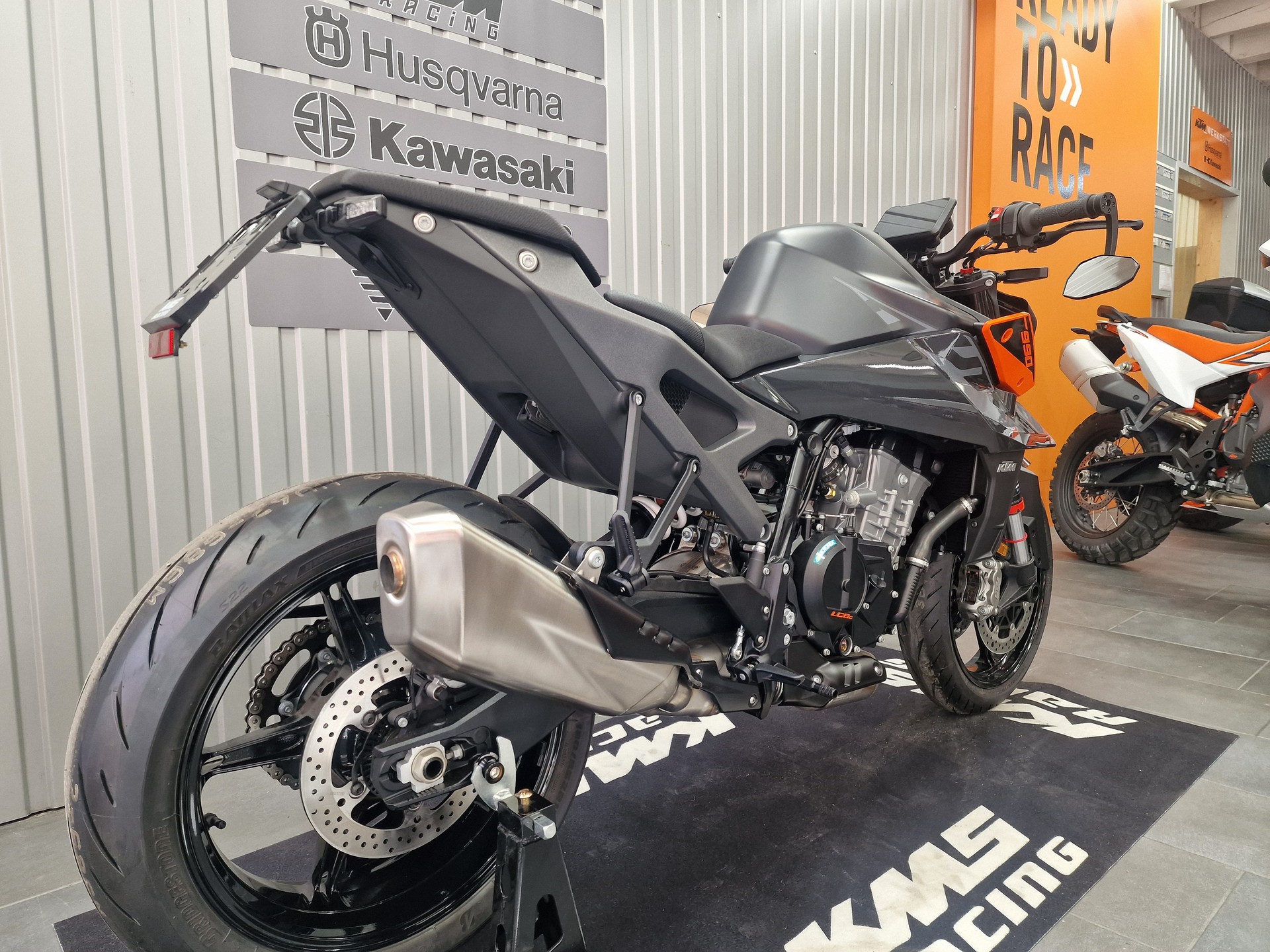 KTM 990 Duke-showroom-element-2