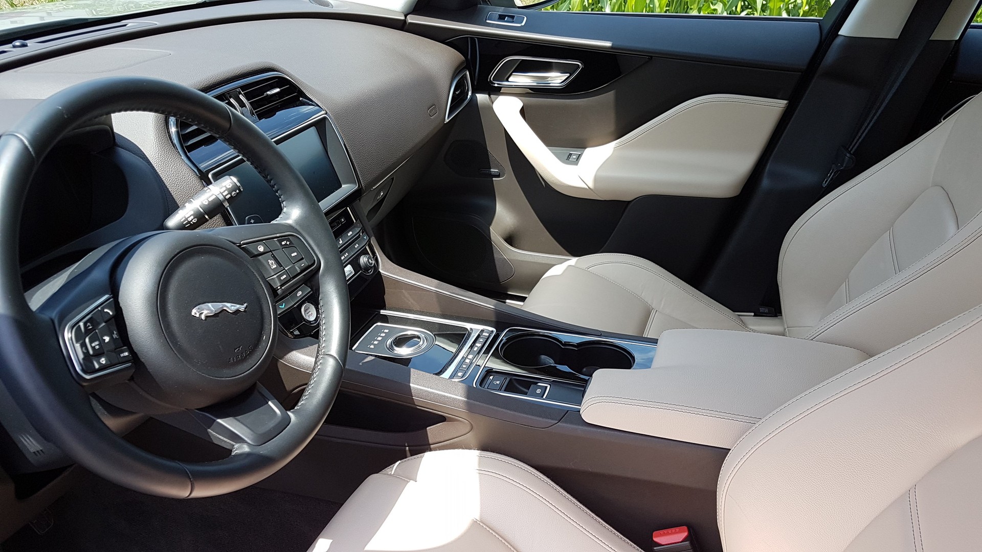 JAGUAR F-Pace 3.0 TD Prestige AWD Automatik-image-3