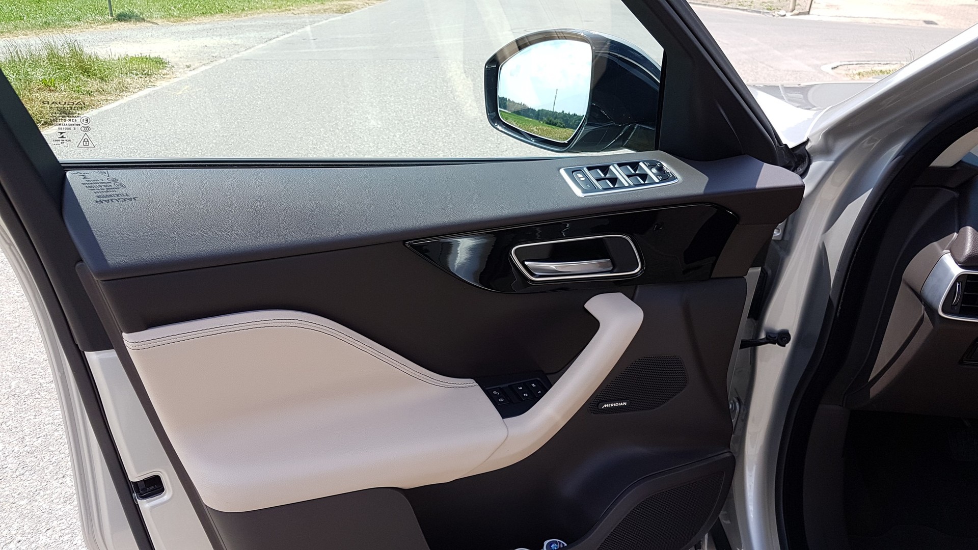 JAGUAR F-Pace 3.0 TD Prestige AWD Automatik-image-5