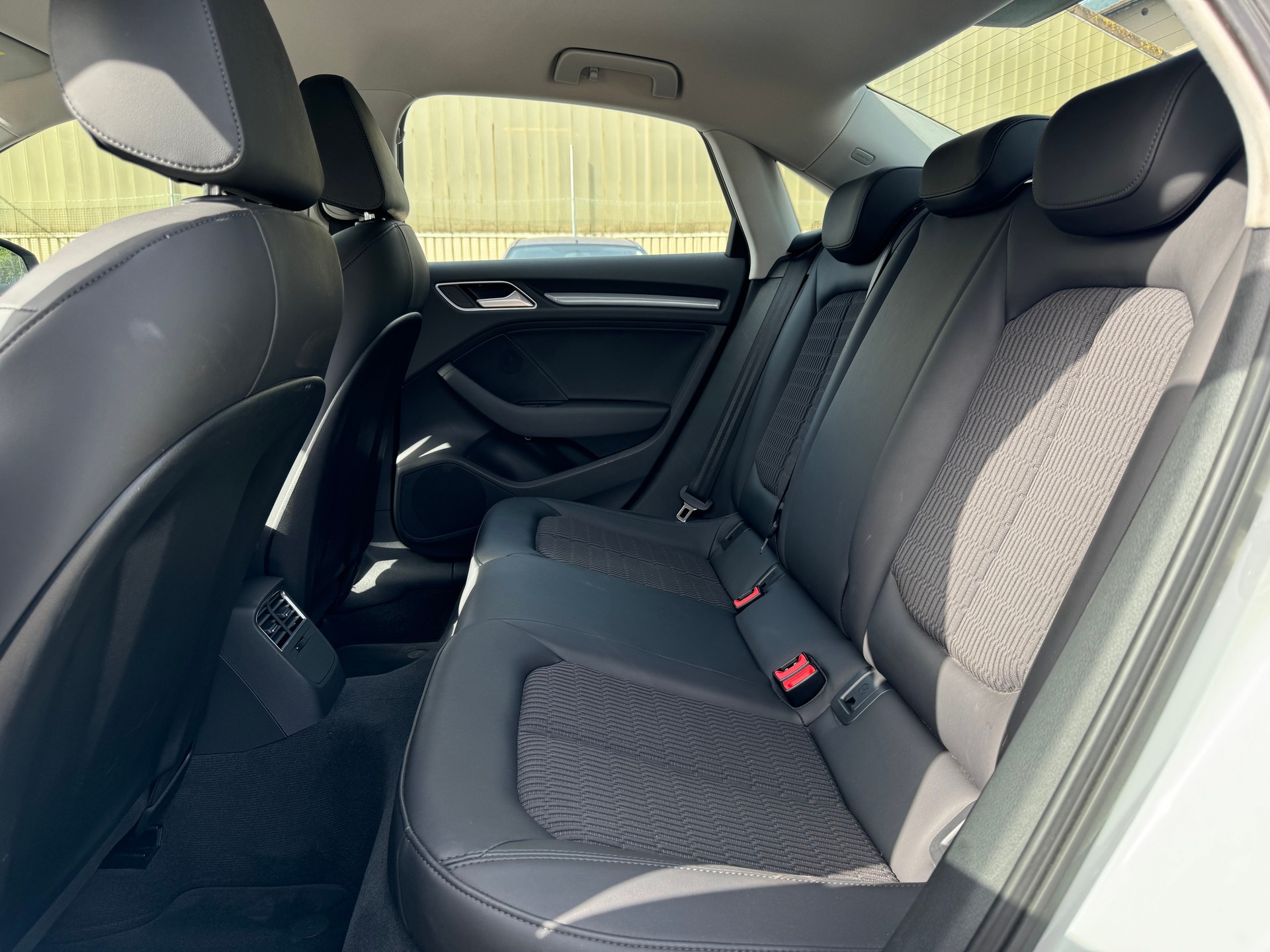 AUDI A3 Sedan 1.4 TFSI Ambiente S-tronic-image-11