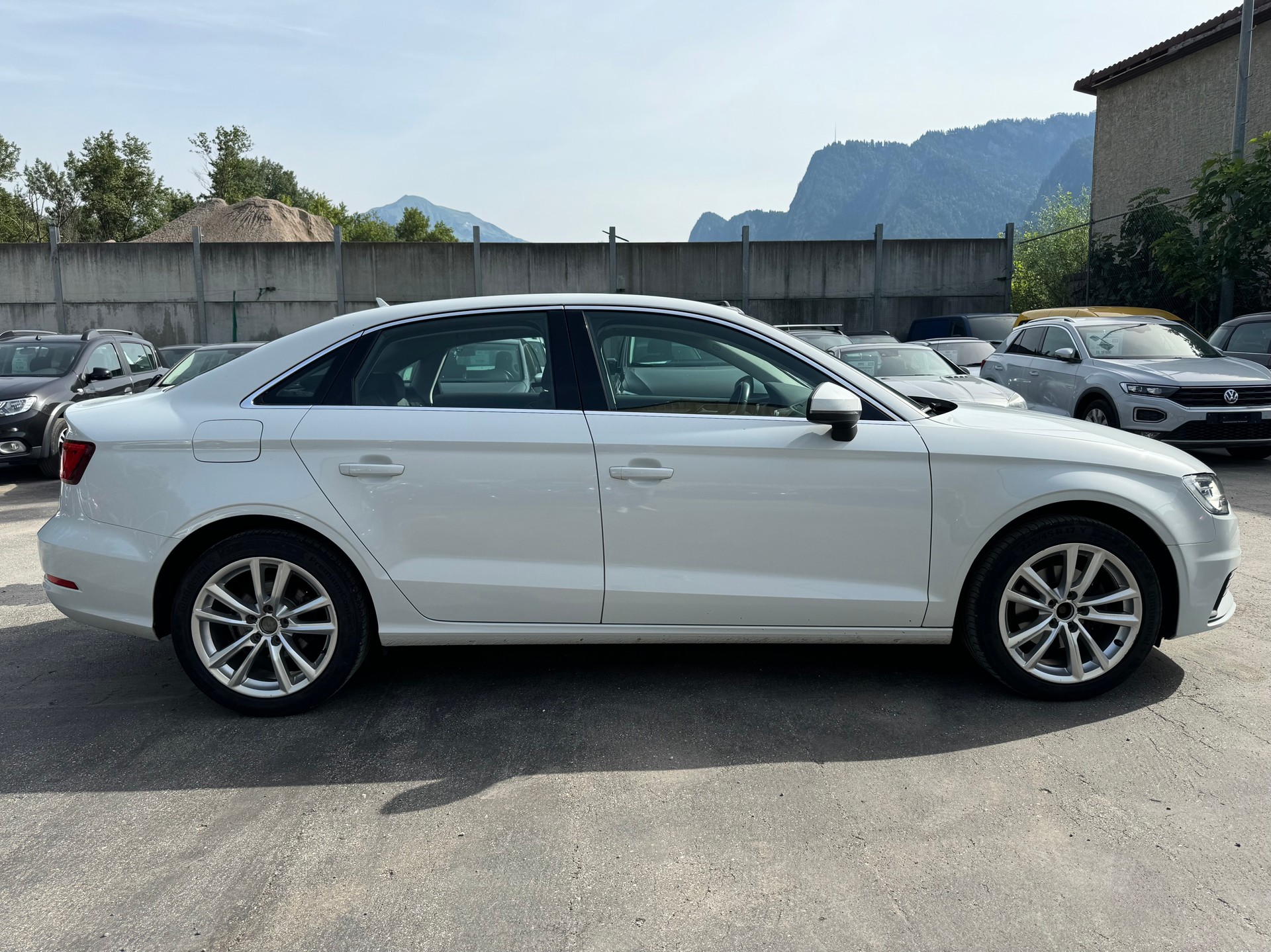 AUDI A3 Sedan 1.4 TFSI Ambiente S-tronic-image-2