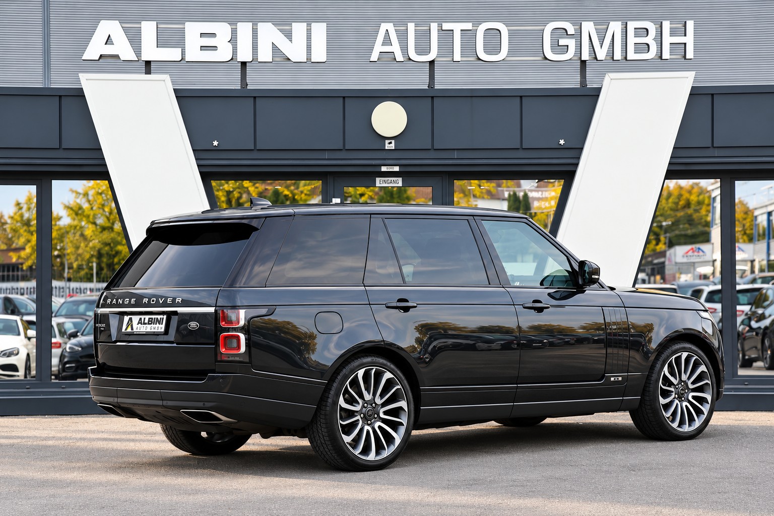 LAND ROVER Range Rover *Long Version* LWB 5.0 V8 S/C Vogue Automatic-image-2