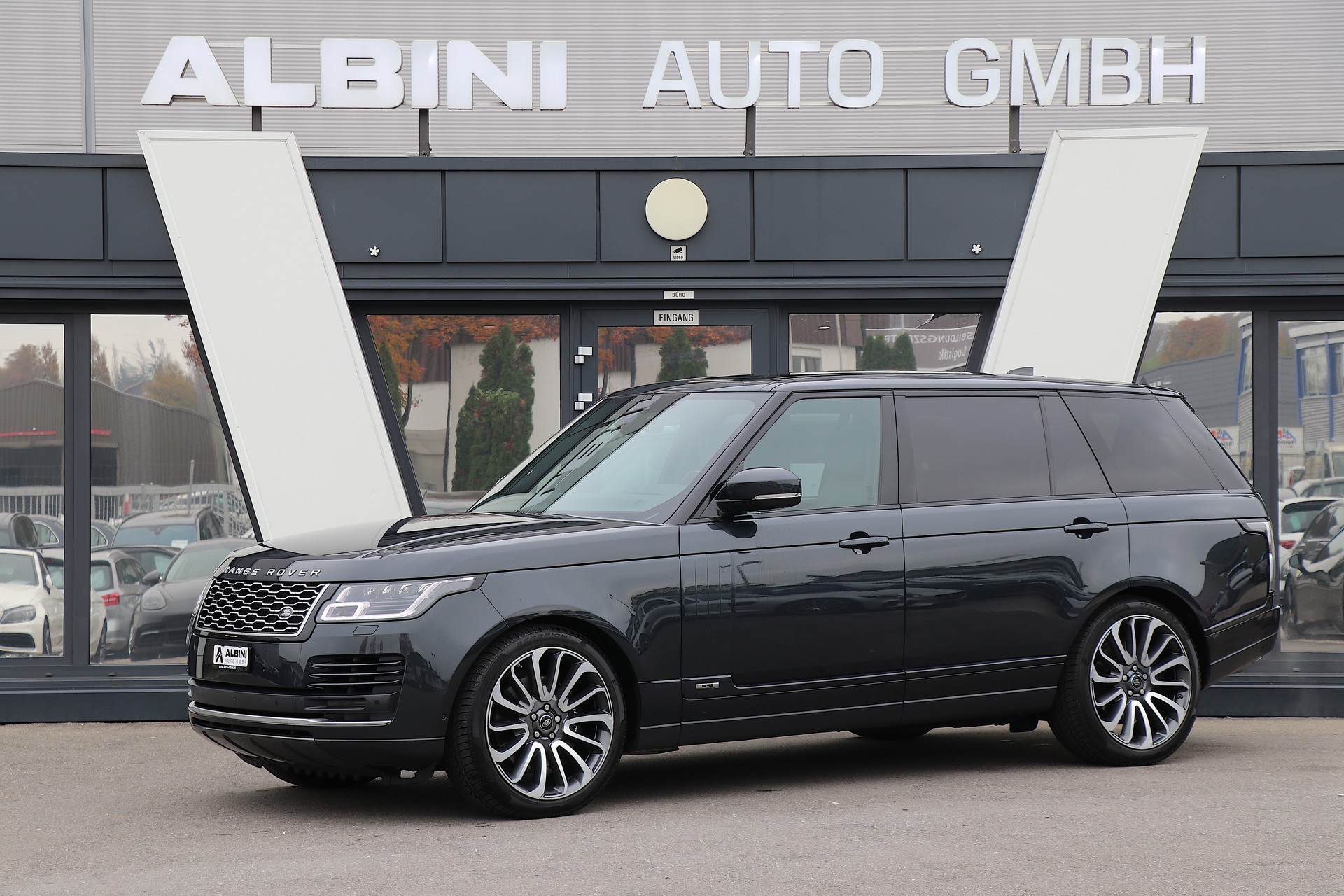 LAND ROVER Range Rover *Long Version* LWB 5.0 V8 S/C Vogue Automatic-image-0
