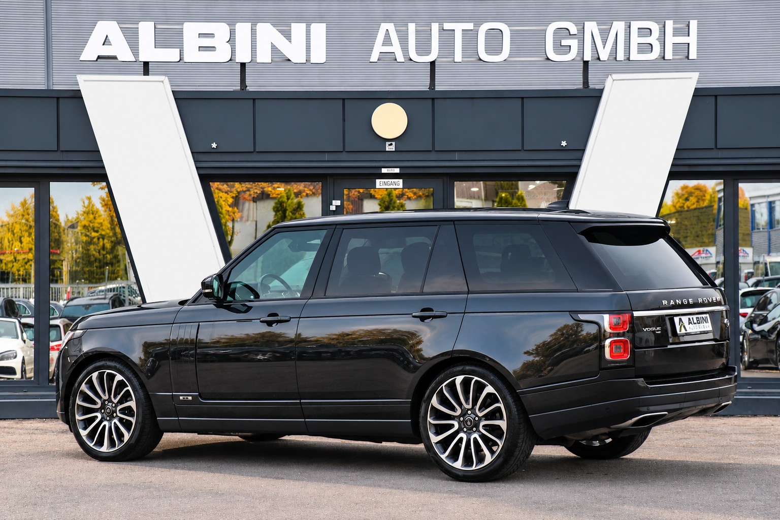 LAND ROVER Range Rover *Long Version* LWB 5.0 V8 S/C Vogue Automatic-image-3