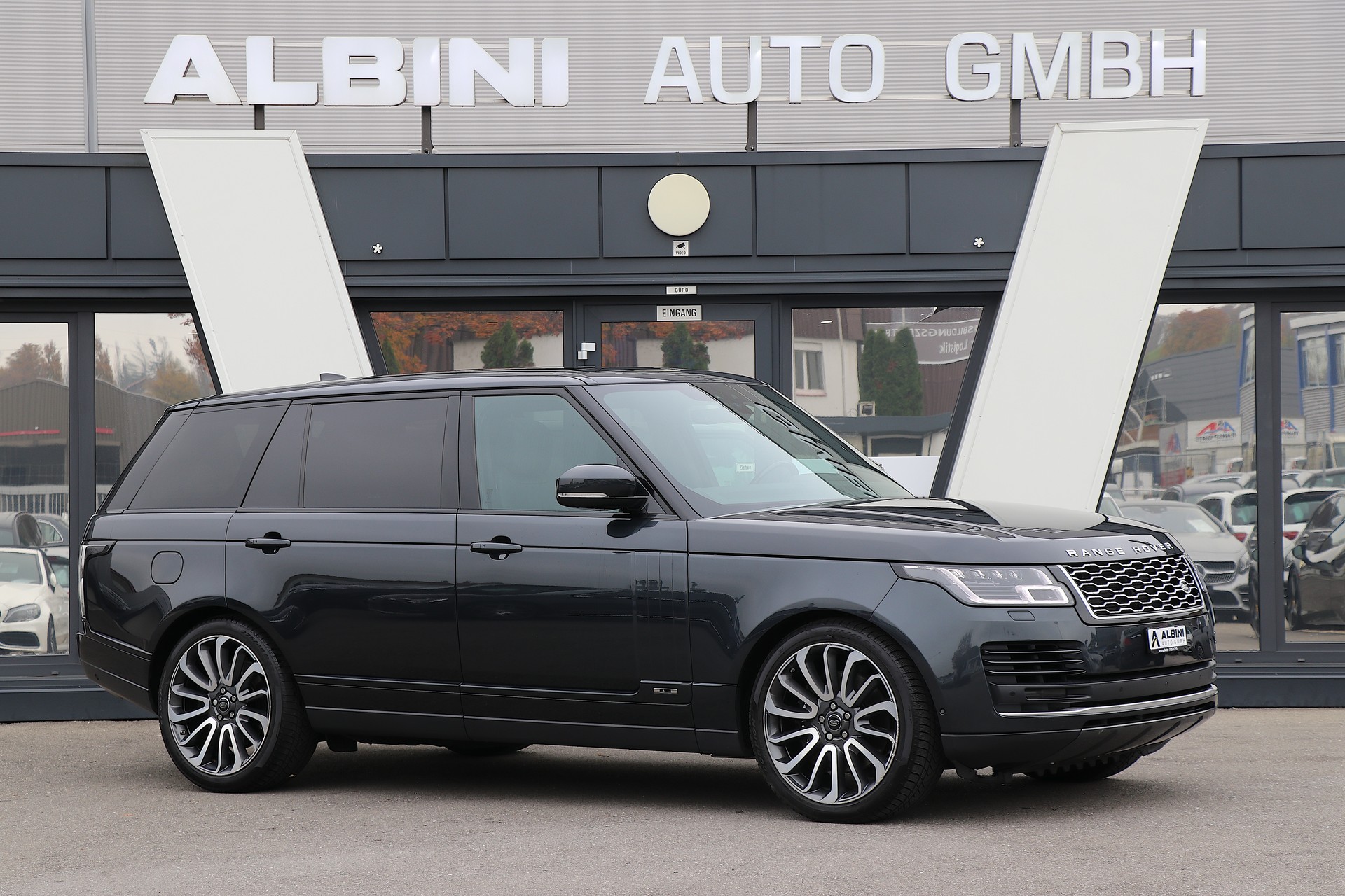 LAND ROVER Range Rover *Long Version* LWB 5.0 V8 S/C Vogue Automatic-image-1