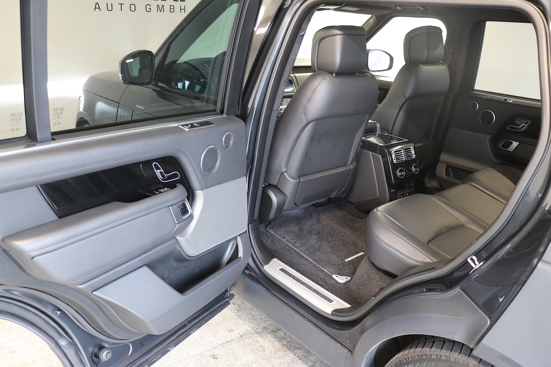 LAND ROVER Range Rover *Long Version* LWB 5.0 V8 S/C Vogue Automatic-image-13