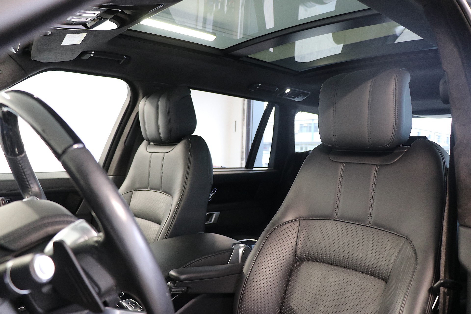 LAND ROVER Range Rover *Long Version* LWB 5.0 V8 S/C Vogue Automatic-image-9
