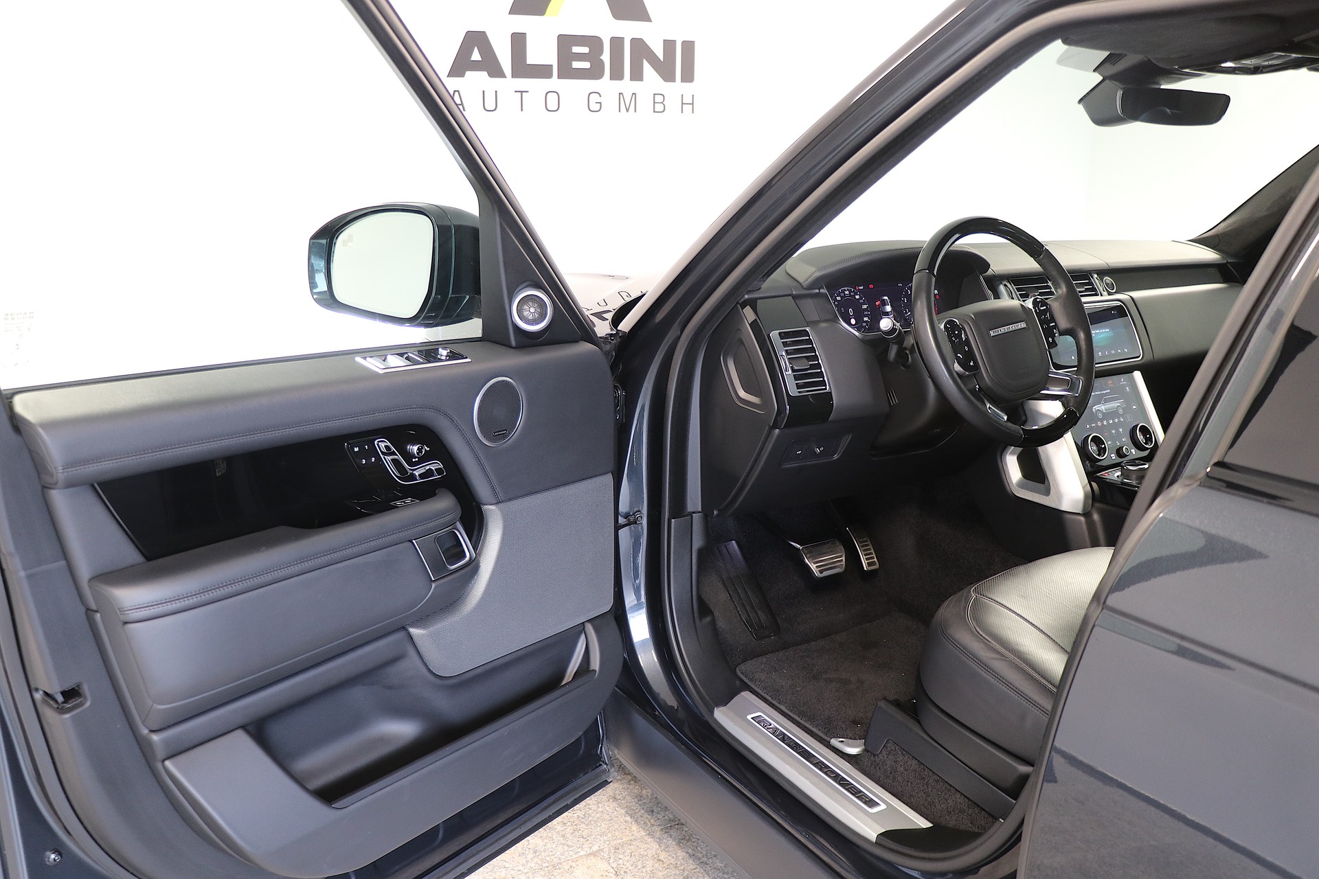 LAND ROVER Range Rover *Long Version* LWB 5.0 V8 S/C Vogue Automatic-image-4
