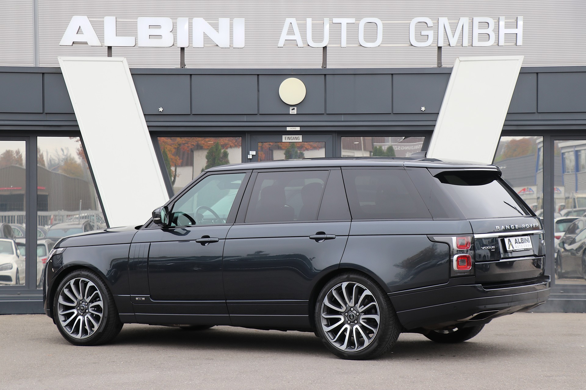 LAND ROVER Range Rover *Long Version* LWB 5.0 V8 S/C Vogue Automatic-image-3