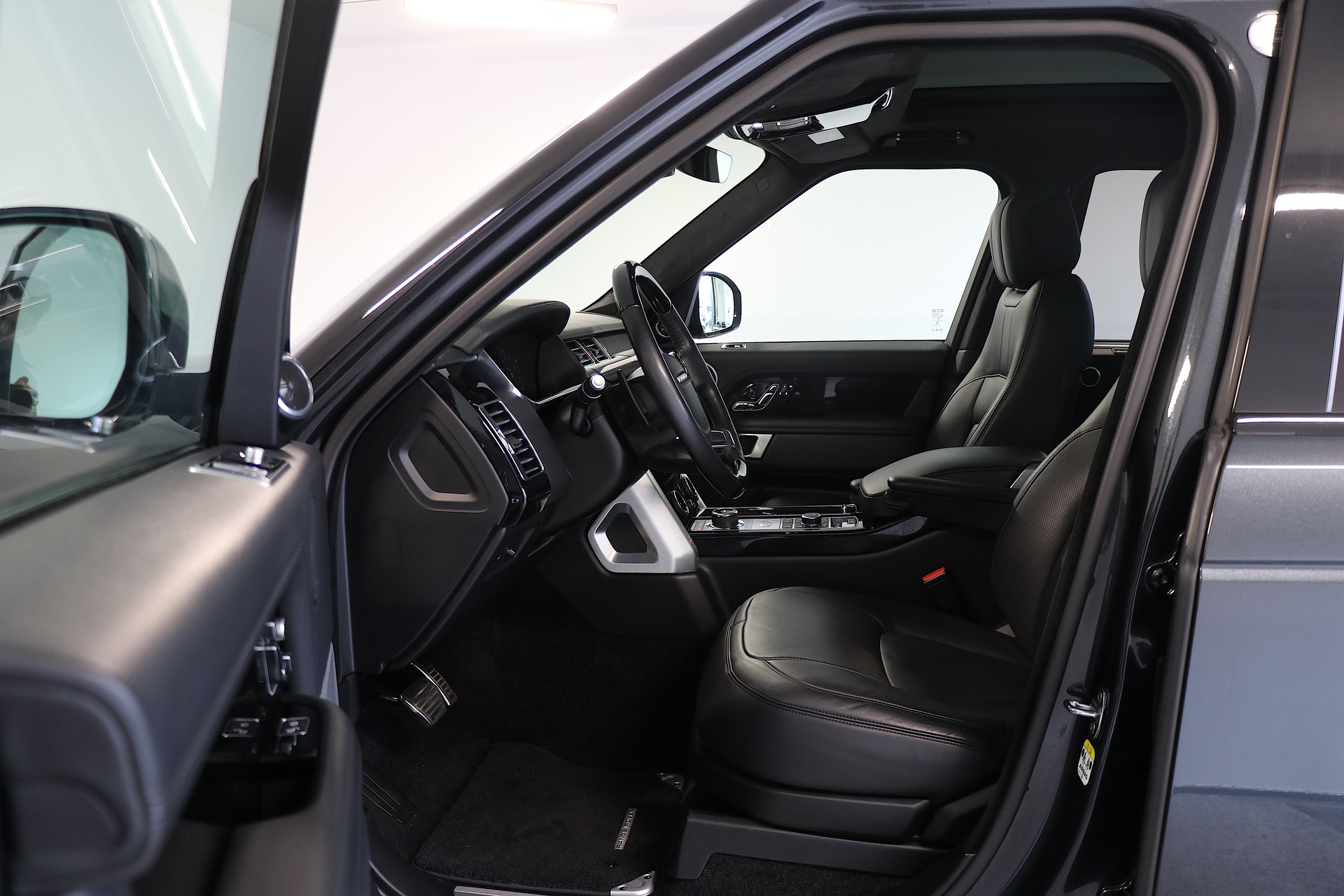 LAND ROVER Range Rover *Long Version* LWB 5.0 V8 S/C Vogue Automatic-image-5