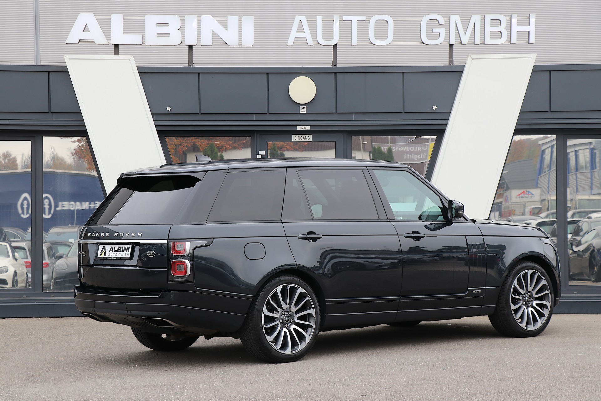 LAND ROVER Range Rover *Long Version* LWB 5.0 V8 S/C Vogue Automatic-image-2
