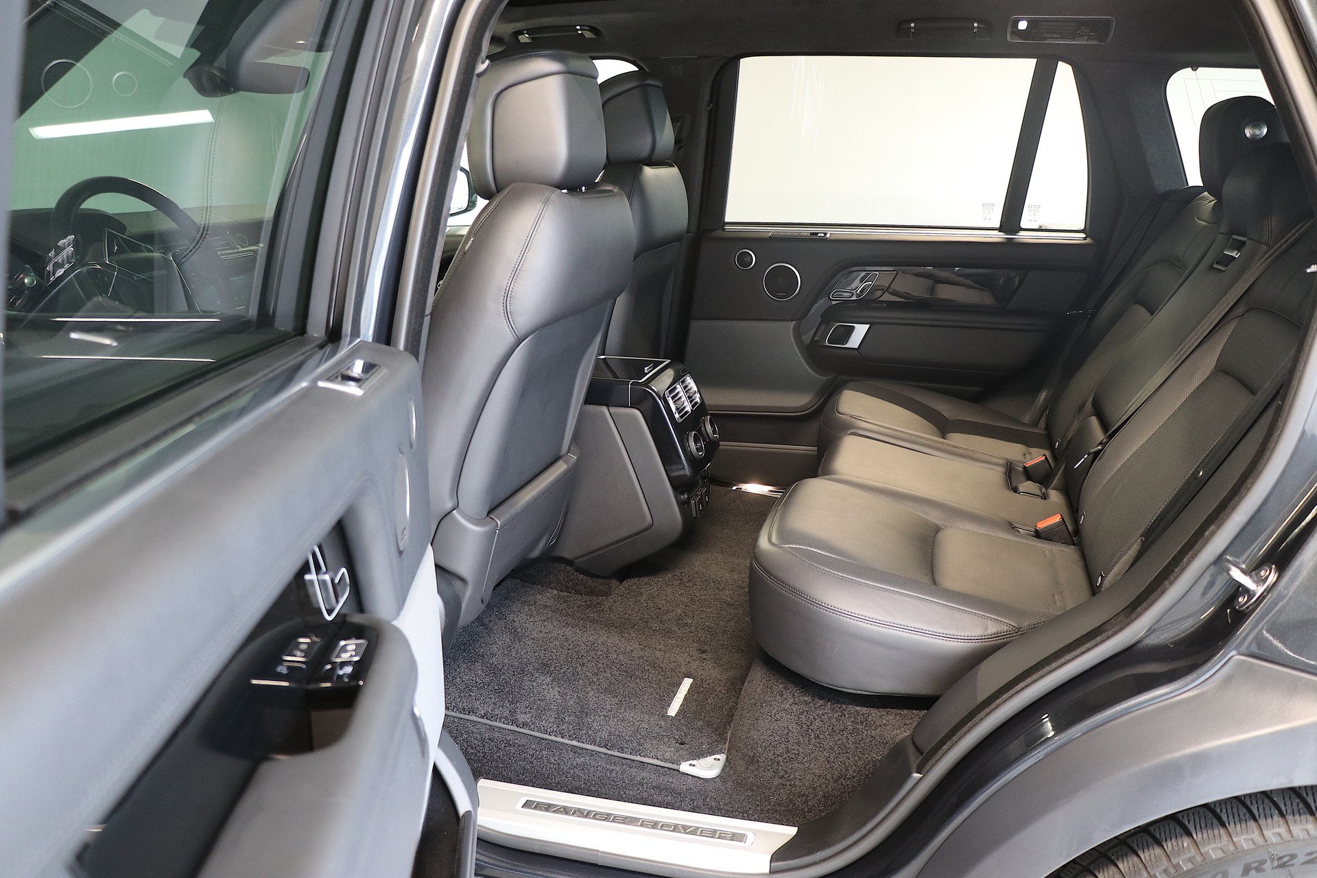 LAND ROVER Range Rover *Long Version* LWB 5.0 V8 S/C Vogue Automatic-image-14