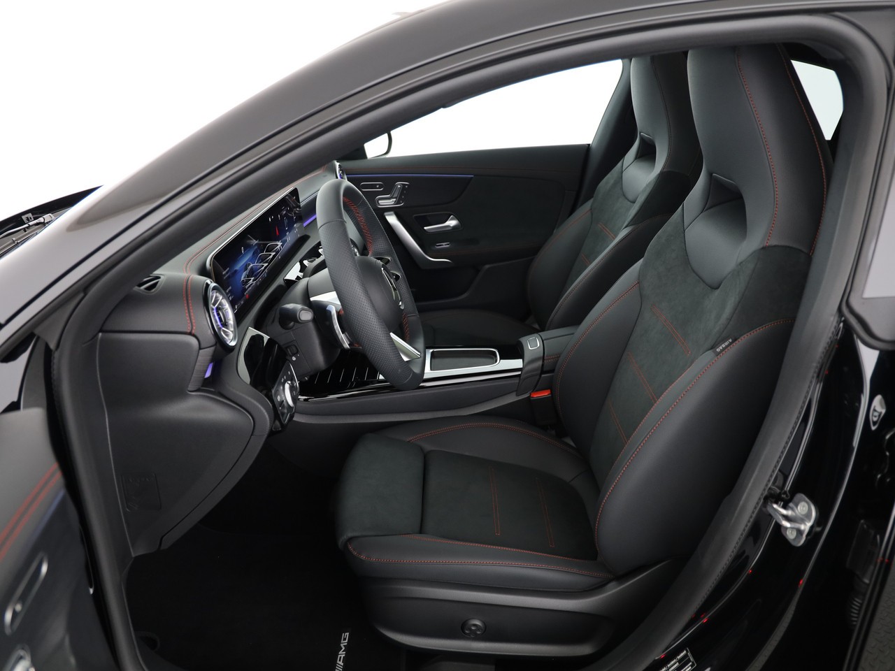 MERCEDES-BENZ CLA 250 4Matic 8G-DCT-showroom-element-3