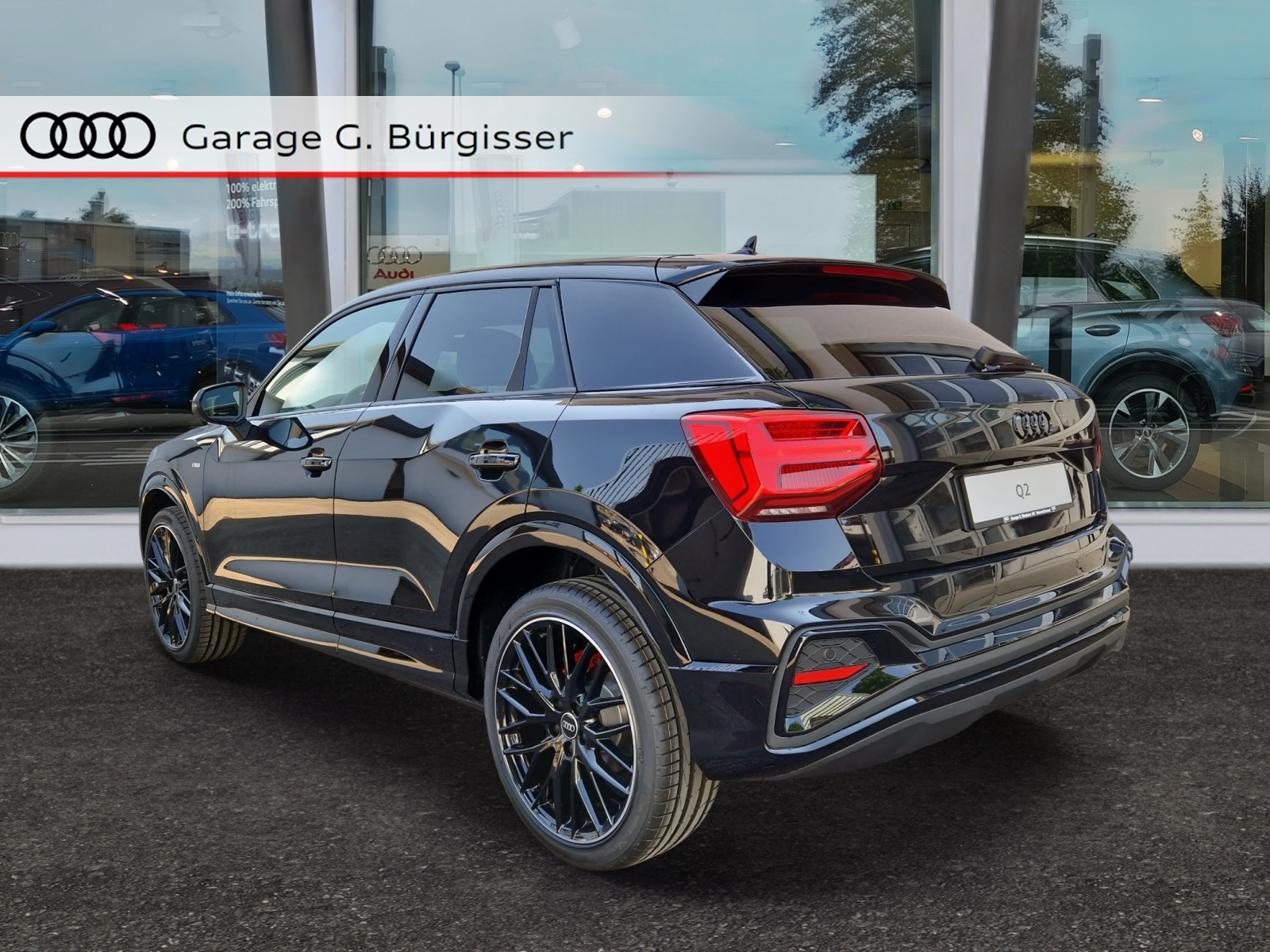 AUDI Q2 35 TFSI S line S-tronic Mythosschwarz Metallic-image-3
