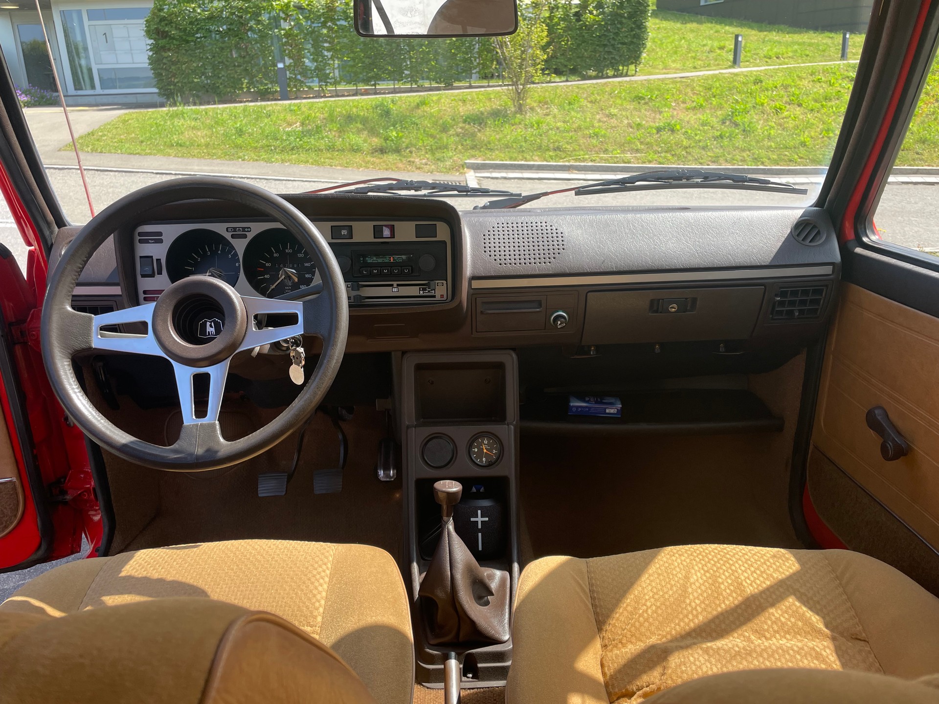 VW Golf 1500 GL (GLS)-image-2