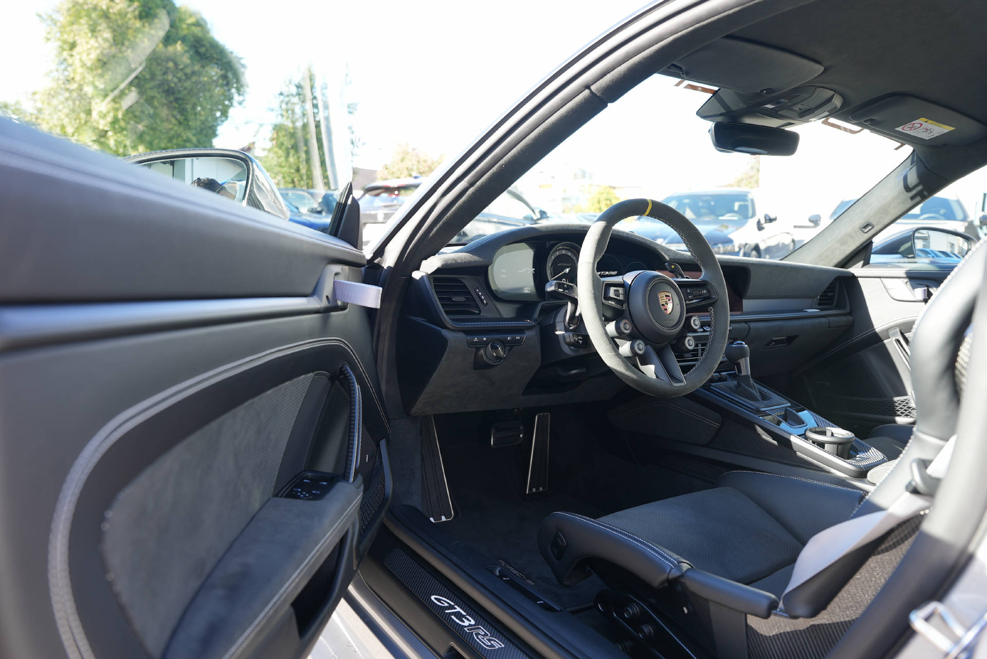 PORSCHE 911 GT3 RS Weissach-image-8