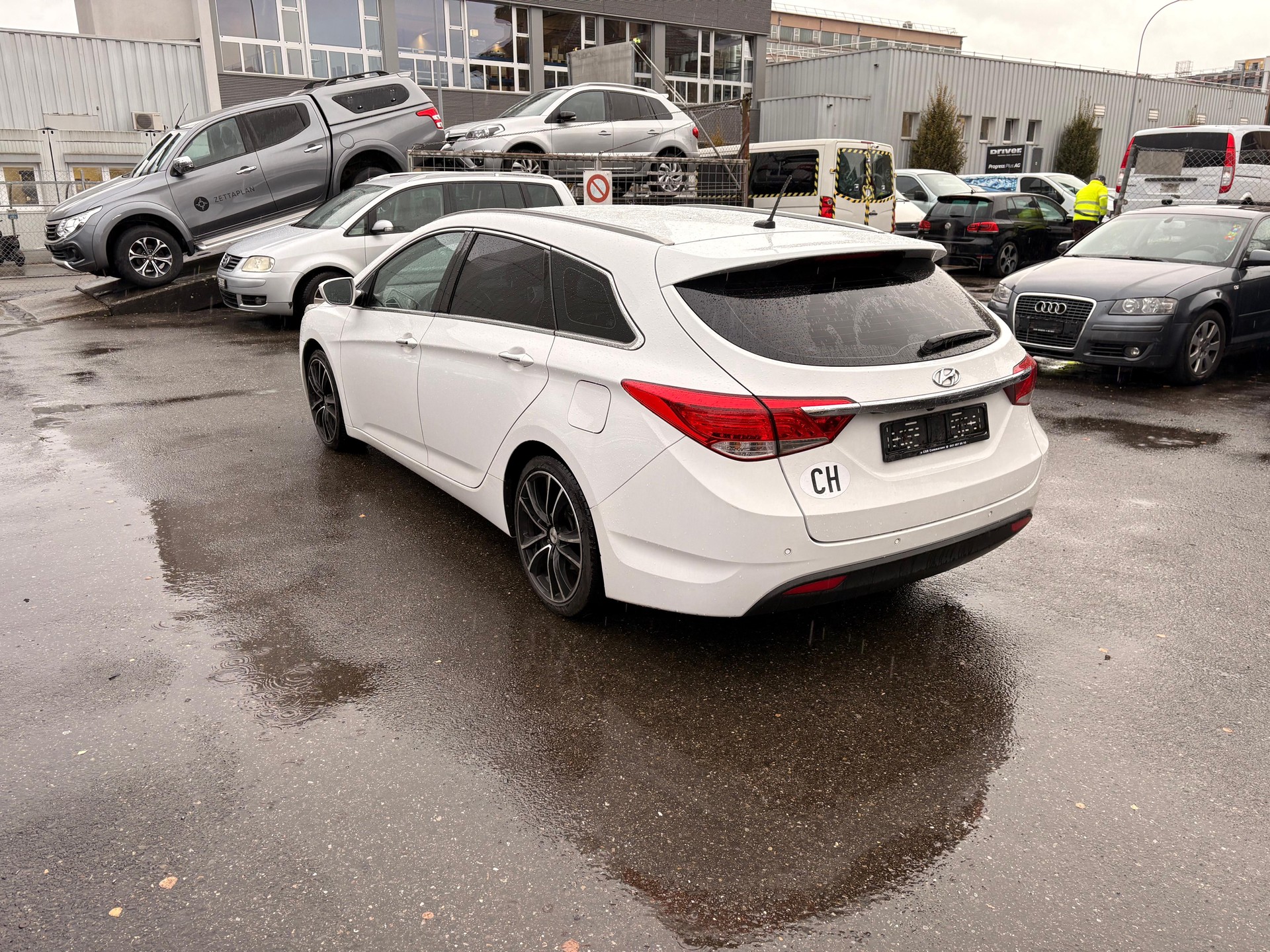HYUNDAI i40 Wagon 1.7 CRDI Premium Automatic-image-2