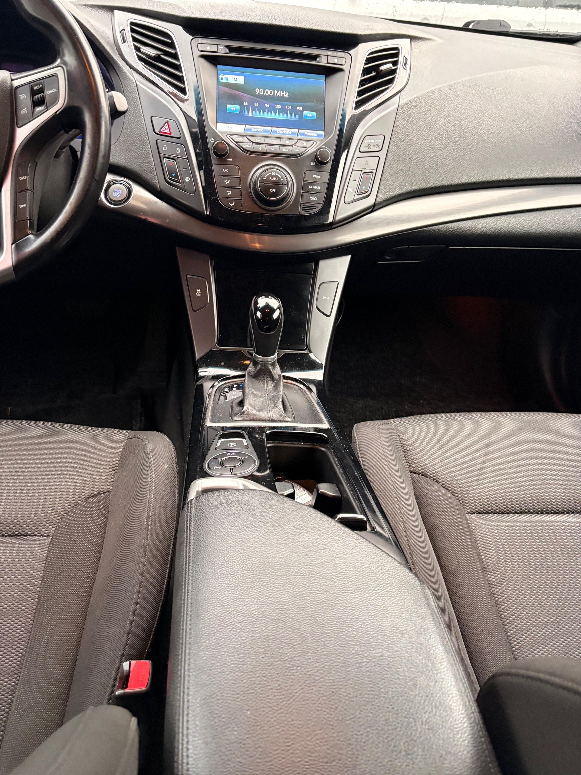 HYUNDAI i40 Wagon 1.7 CRDI Premium Automatic-image-8