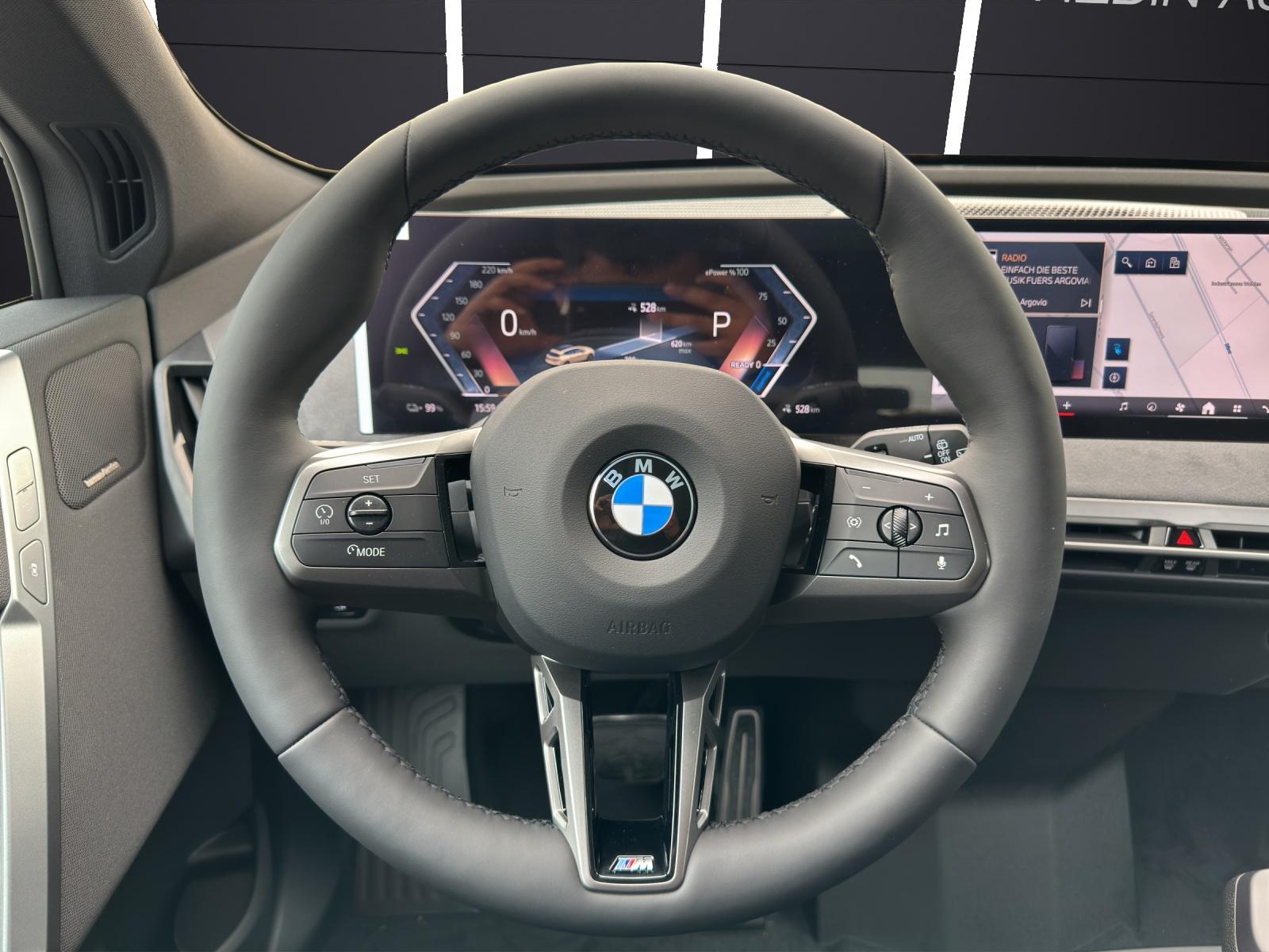 BMW iX xDrive45-image-6
