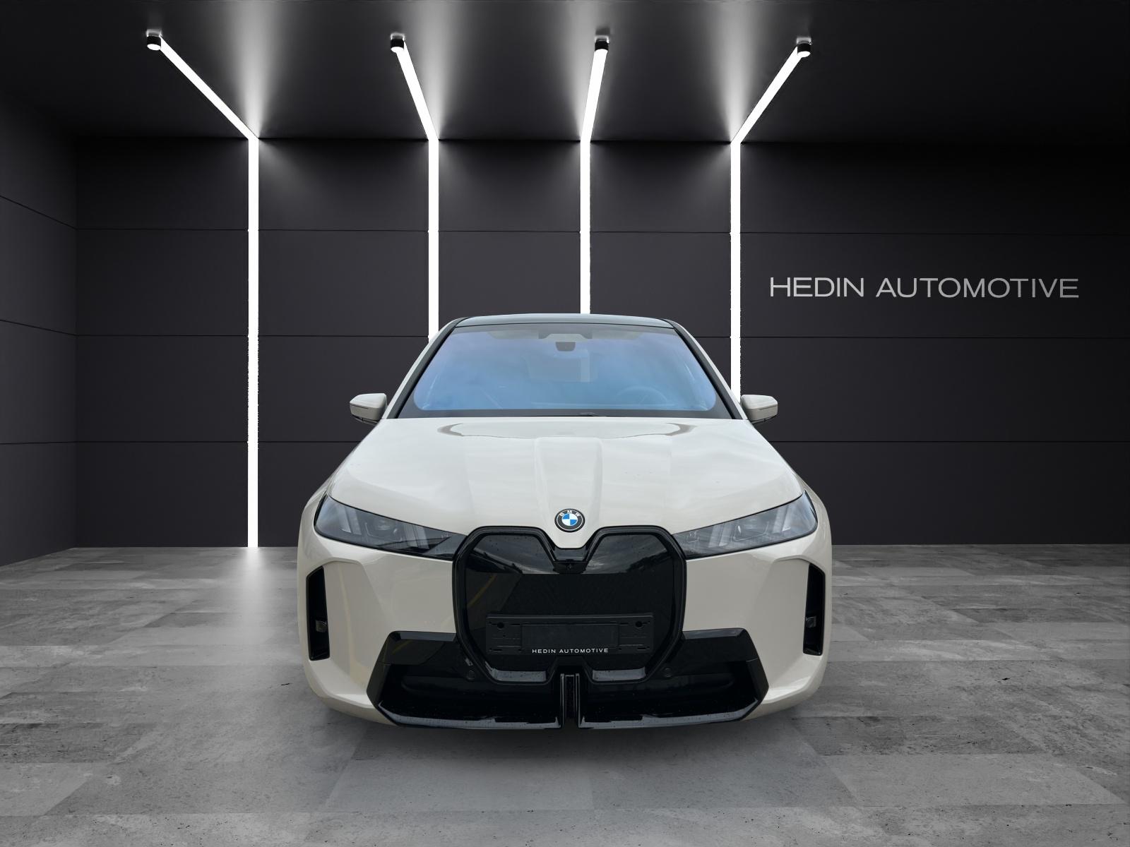 BMW iX xDrive45-image-1