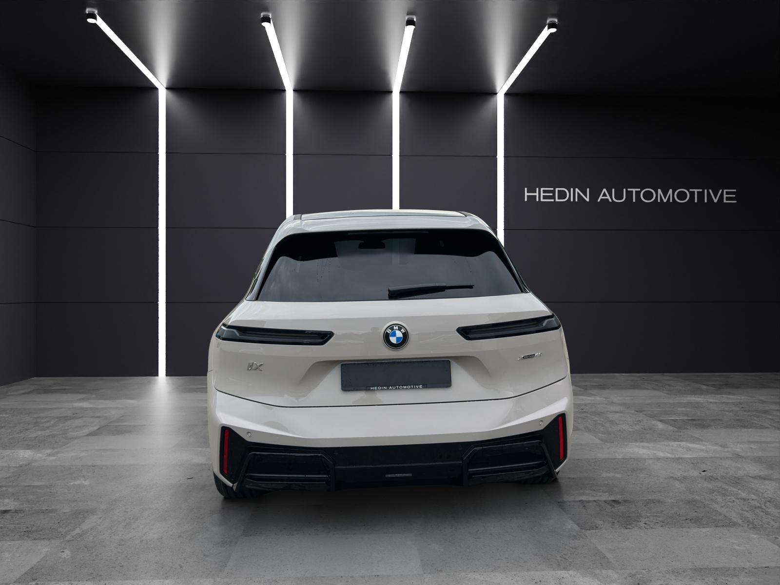 BMW iX xDrive45-image-17