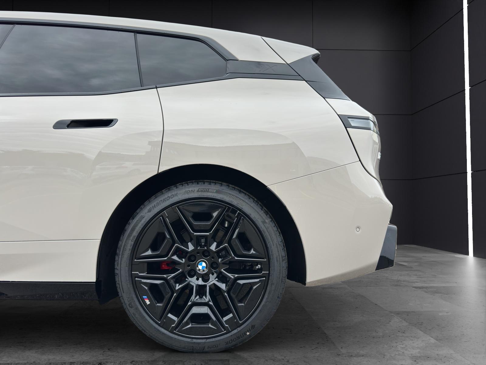 BMW iX xDrive45-image-15