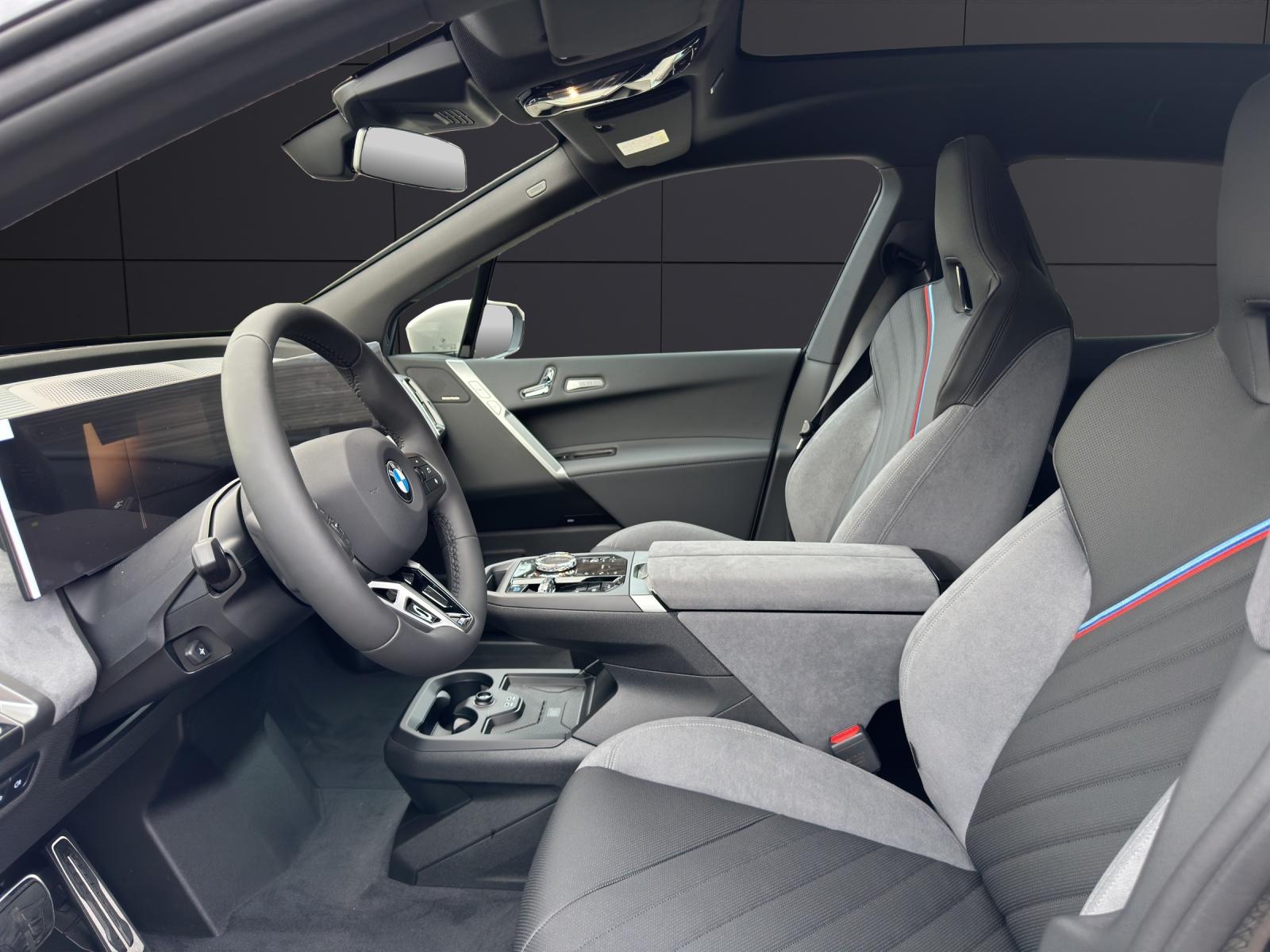 BMW iX xDrive45-image-5